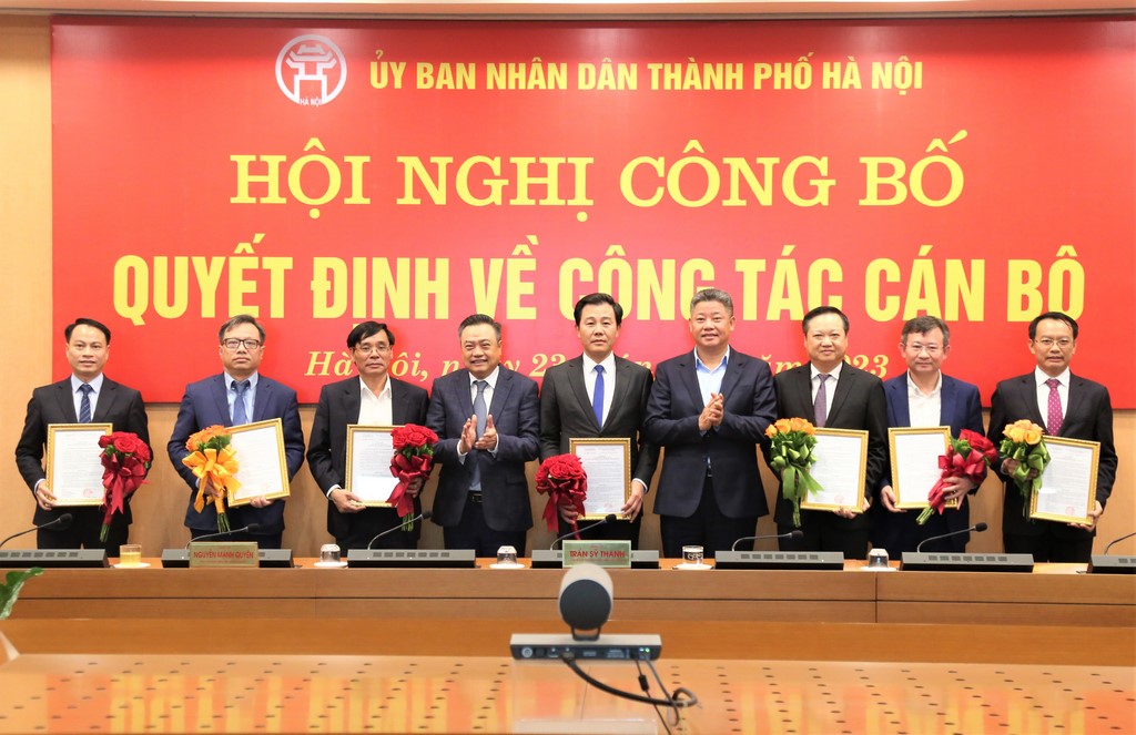 Chủ tịch Hà Nội Trần Sỹ Thanh ký quyết định điều động, bổ nhiệm nhiều lãnh đạo chủ chốt