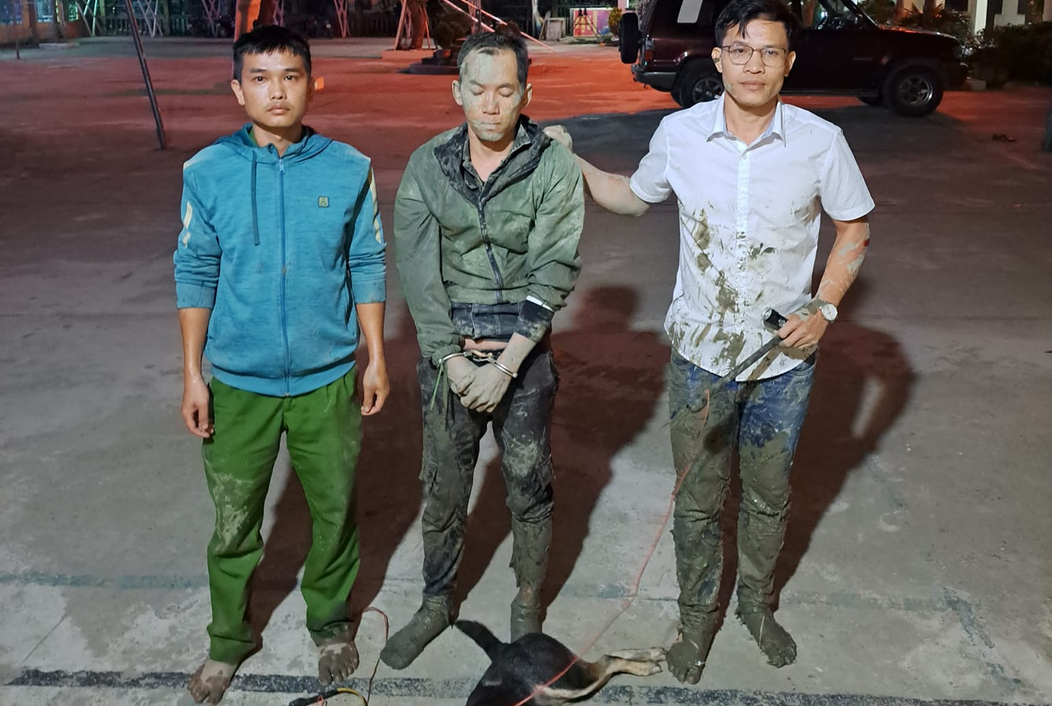 Công an xã mật phục bắt kẻ dùng kích điện trộm chó