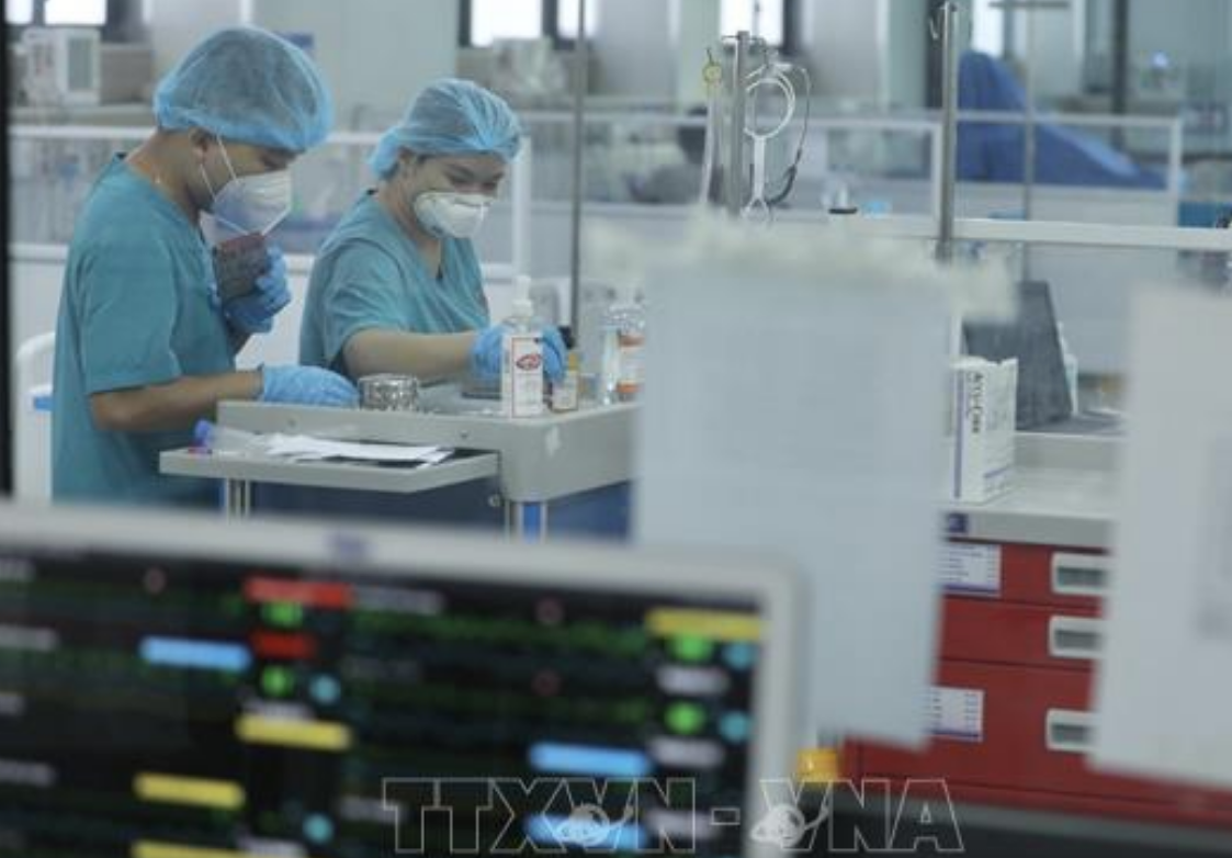 Dịch COVID-19 hôm nay: Số mắc gấp 2,4 lần người khỏi bệnh