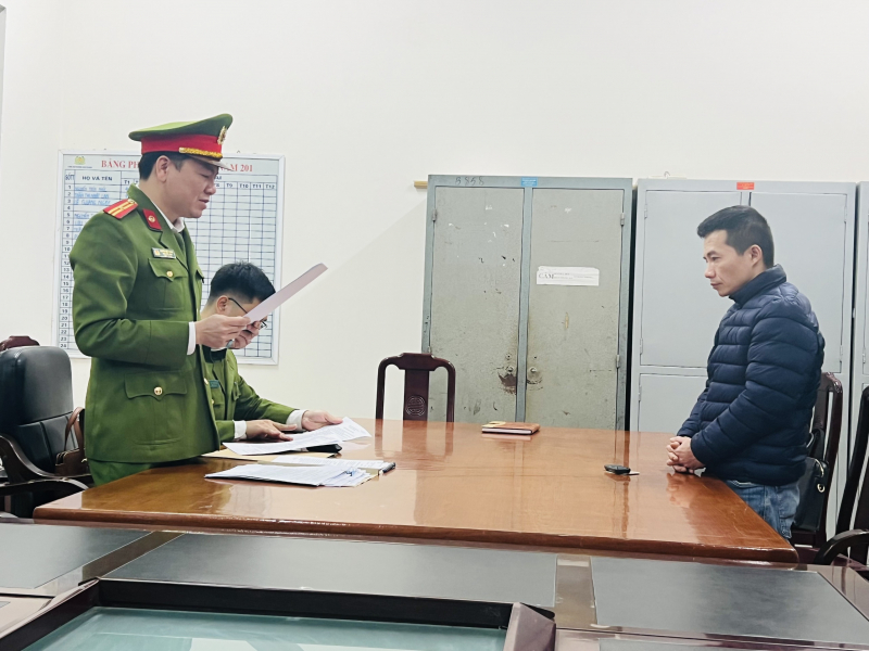 Bắt phó giám đốc trung tâm đăng kiểm nhận hối lộ hàng trăm triệu đồng
