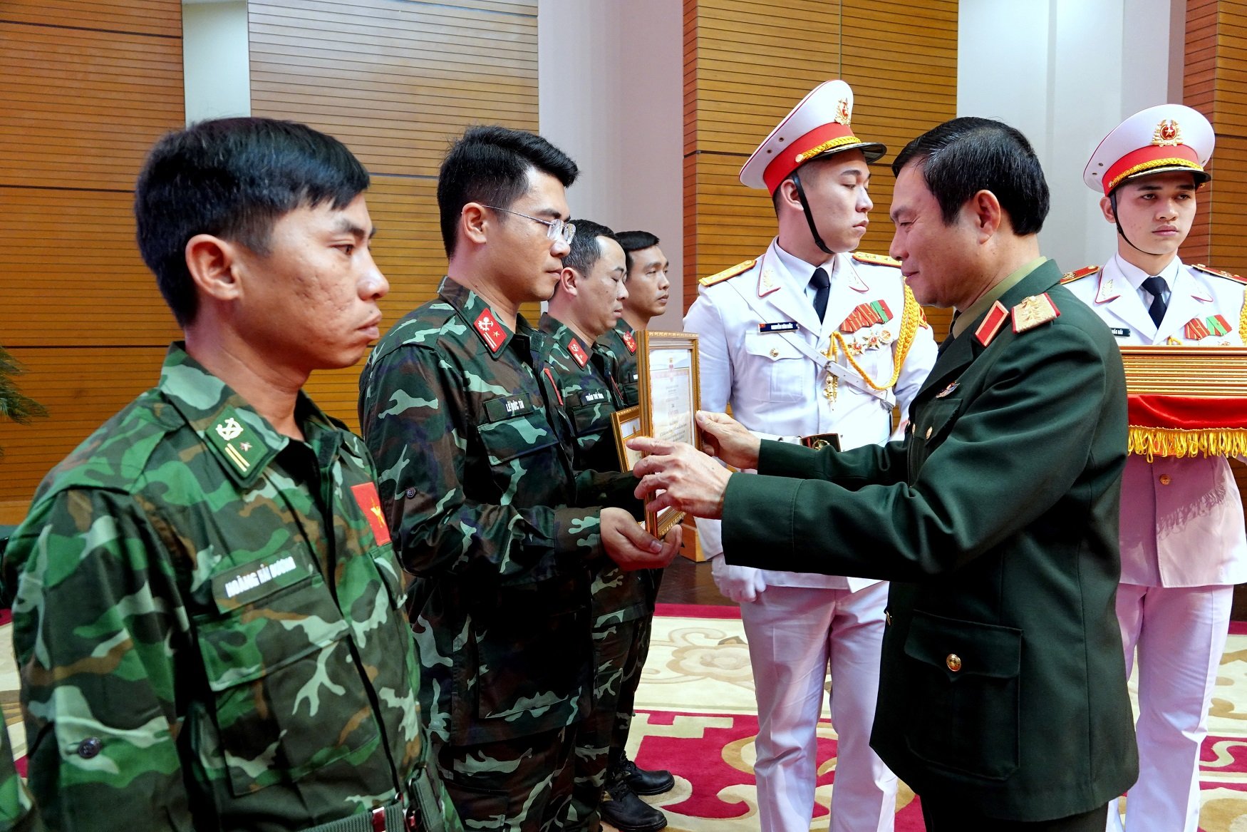 Nghĩa cử cao đẹp của Việt Nam