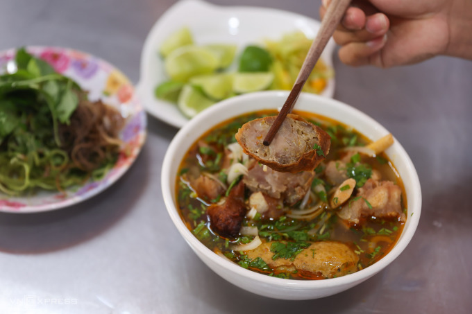 Qu&aacute;n b&uacute;n b&ograve; dồi chi&ecirc;n chị chiều, em s&aacute;ng - Ảnh 5.