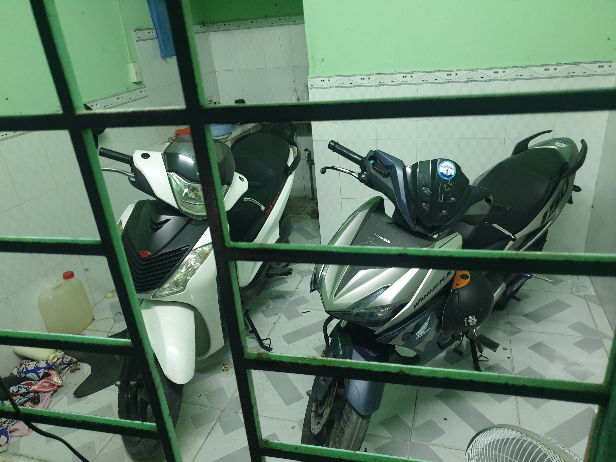 B&igrave;nh Dương: Khổ chủ mất xe vật v&atilde; chờ c&ocirc;ng an giải quyết - Ảnh 1.