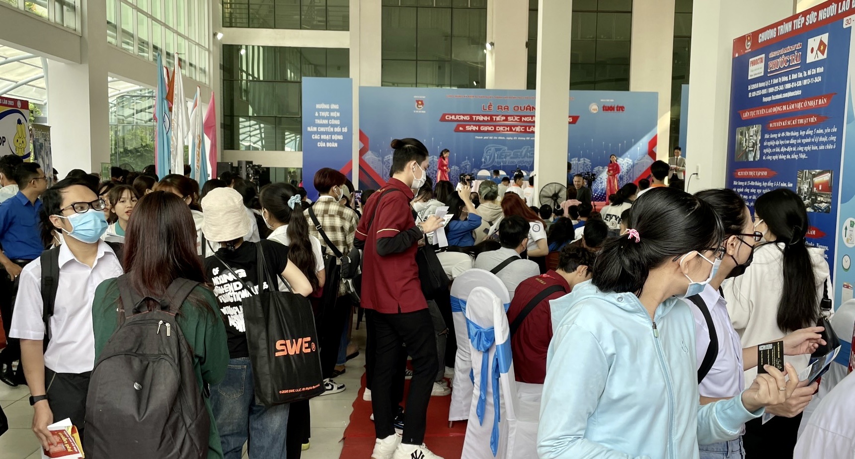 Tạo cơ hội việc l&agrave;m cho sinh vi&ecirc;n, người lao động - Ảnh 3.