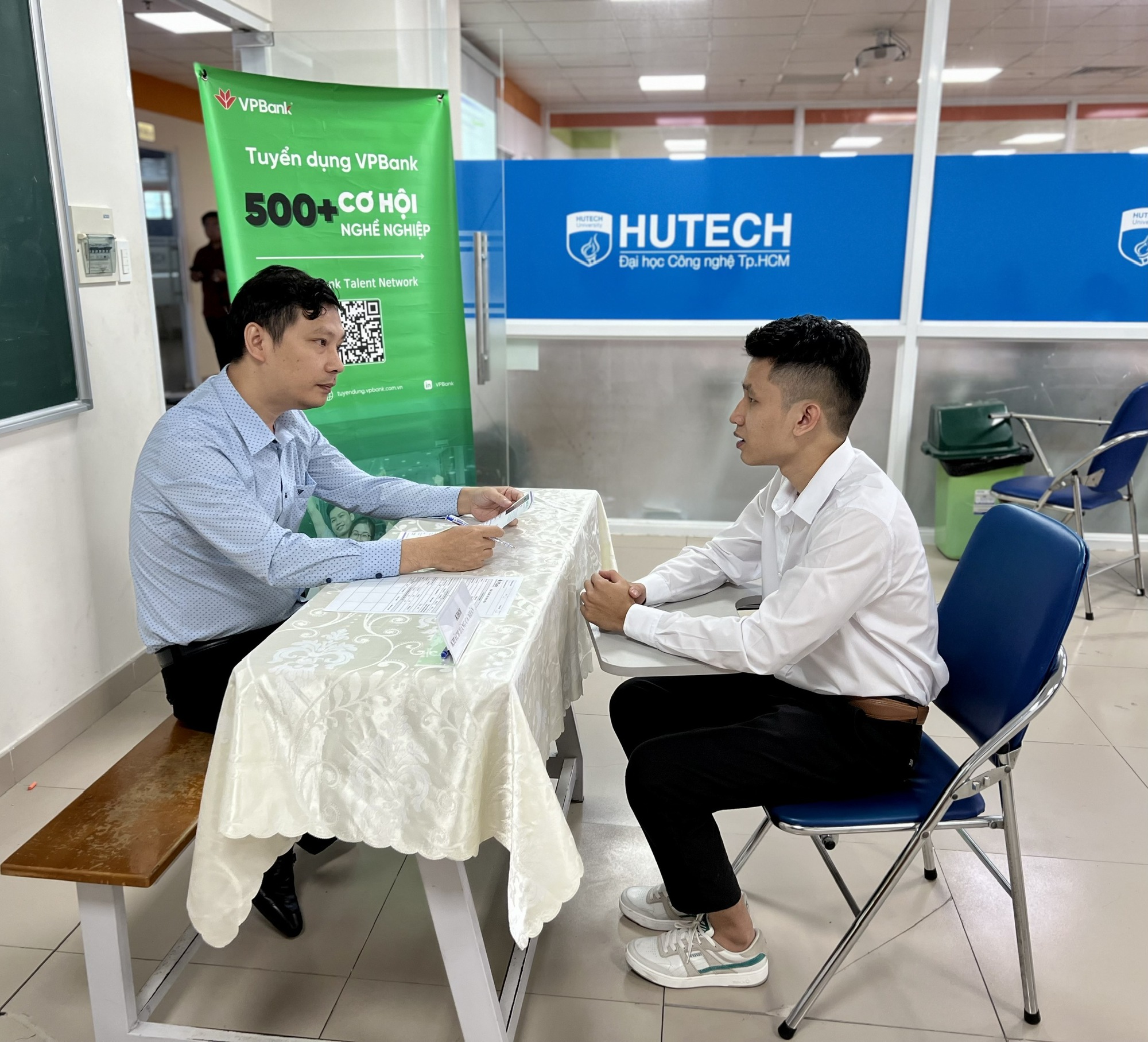 Tạo cơ hội việc l&agrave;m cho sinh vi&ecirc;n, người lao động - Ảnh 2.