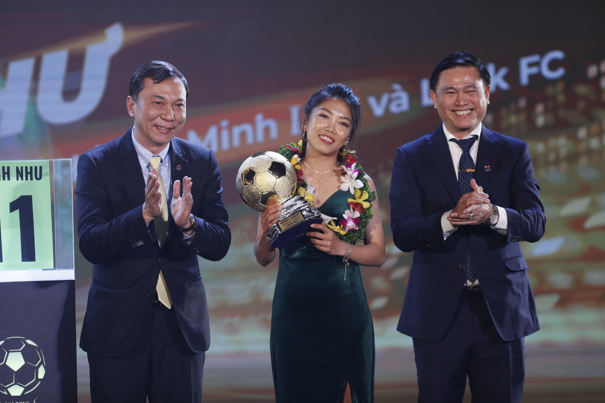 Lần thứ 5 nhận giải Quả bóng vàng, Huỳnh Như bật khóc