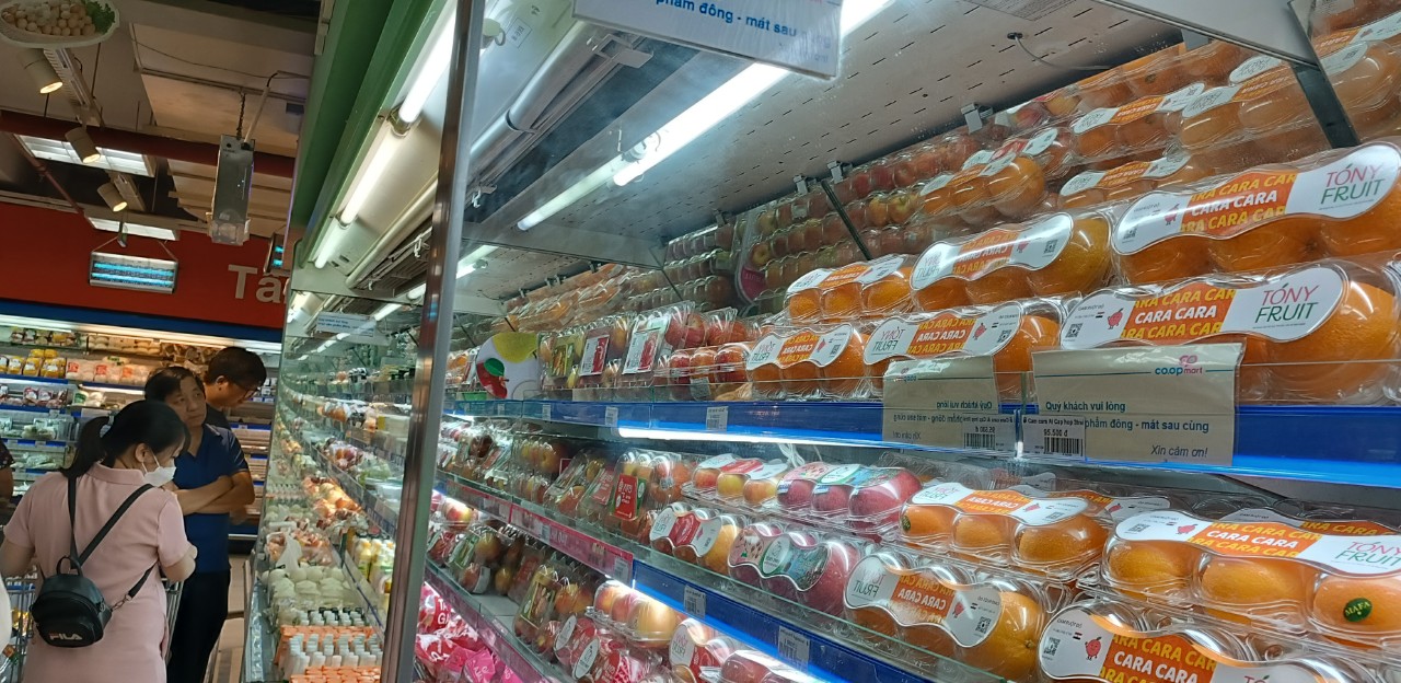 Giữa l&uacute;c cam s&agrave;nh đang được giải cứu, người ti&ecirc;u d&ugrave;ng vẫn th&iacute;ch mua cam ngoại - Ảnh 4.