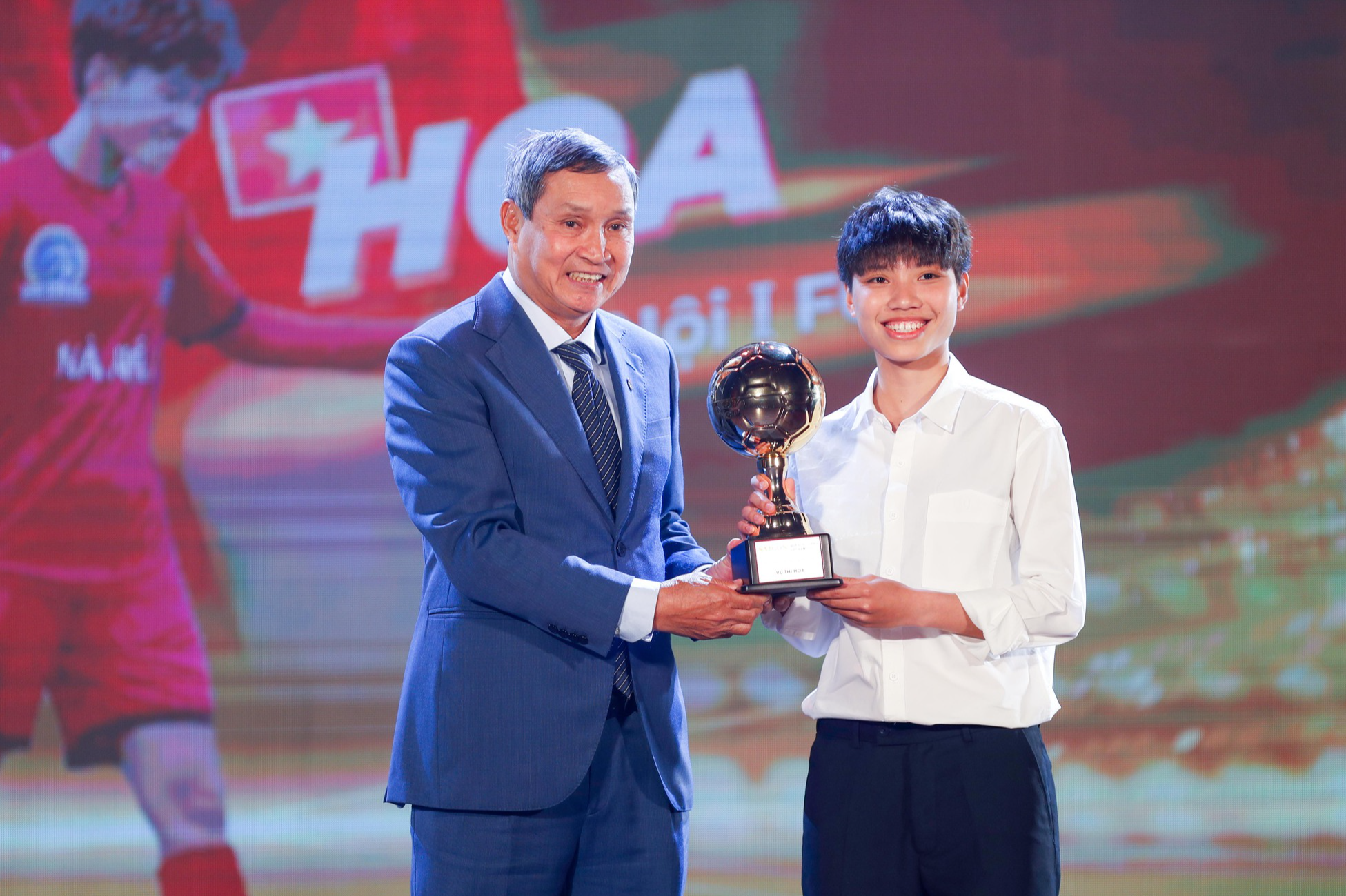 Những khoảnh khắc ấn tượng trong đêm trao giải Quả bóng vàng Việt Nam 2022 - Ảnh 9.