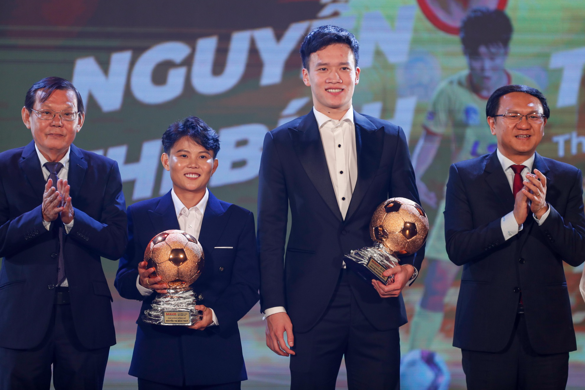 Những khoảnh khắc ấn tượng trong đêm trao giải Quả bóng vàng Việt Nam 2022 - Ảnh 8.