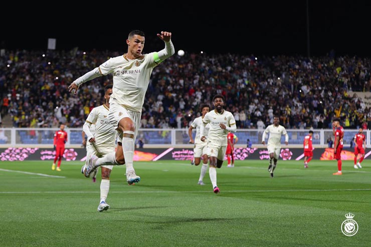 Ronaldo b&ugrave;ng nổ, đua danh hiệu Vua ph&aacute; lưới xứ Ả Rập - Ảnh 1.