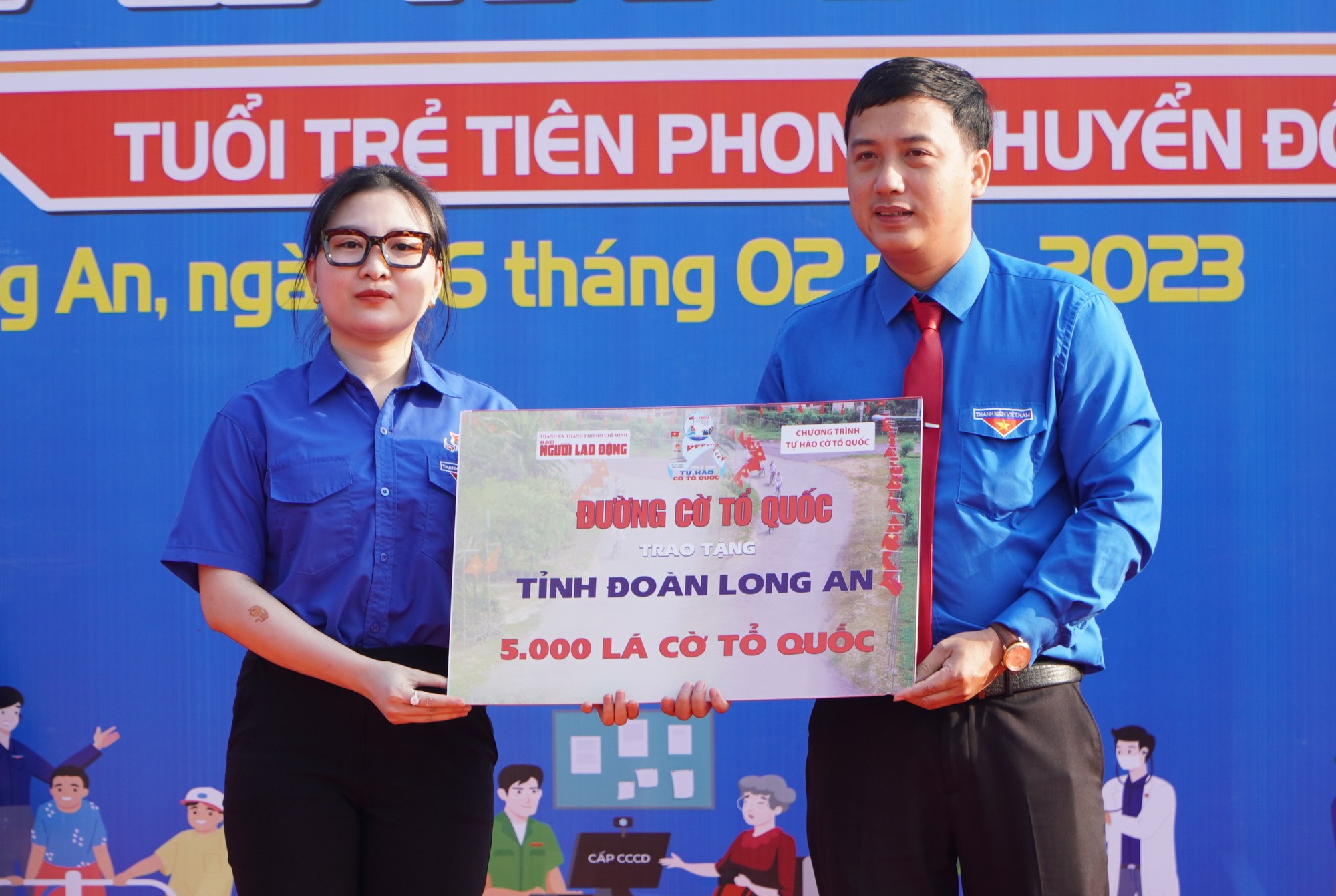 “Đường cờ Tổ quốc” đến với Long An - Ảnh 2.