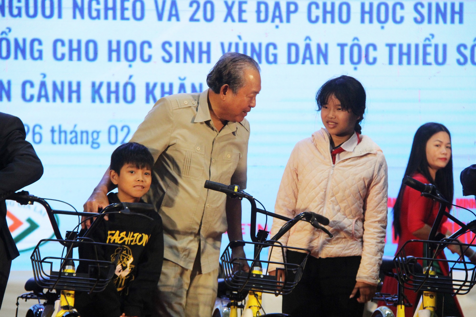 100 suất học bổng đến với học sinh đồng bào dân tộc thiểu số tại Thừa Thiên - Huế - Ảnh 10.