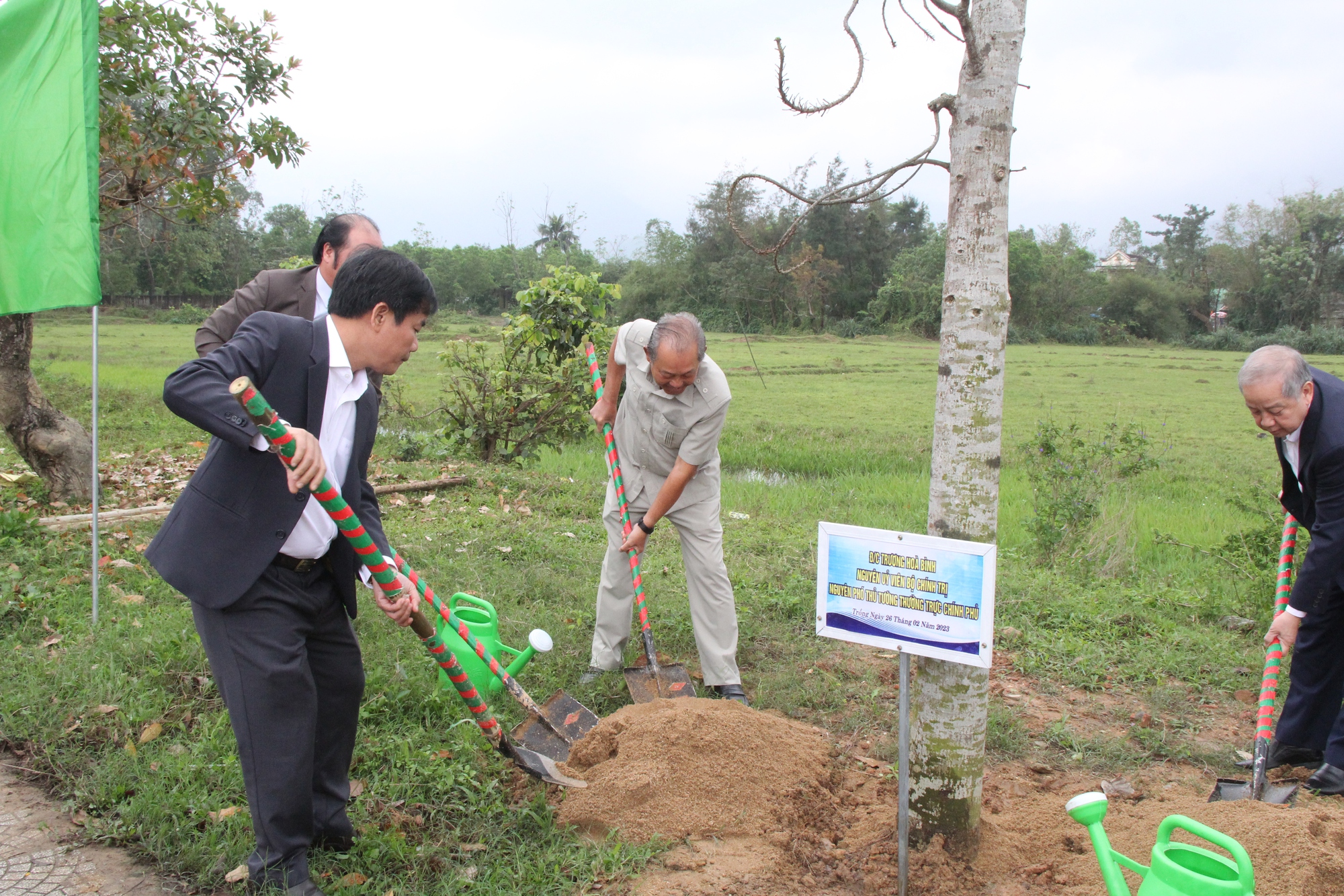 100 suất học bổng đến với học sinh đồng bào dân tộc thiểu số tại Thừa Thiên - Huế - Ảnh 14.