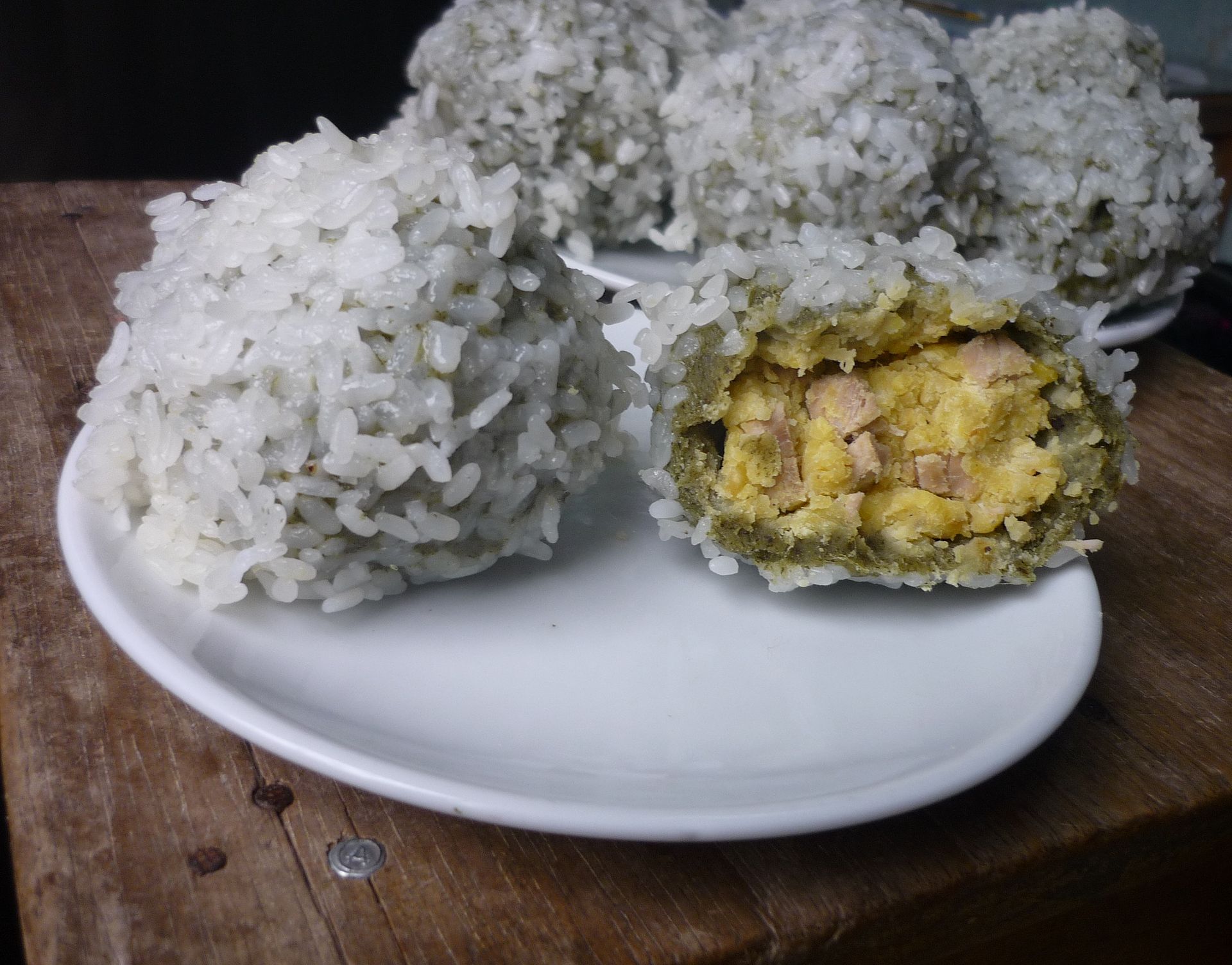 Thèm miếng bánh khúc nóng hổi của mẹ
