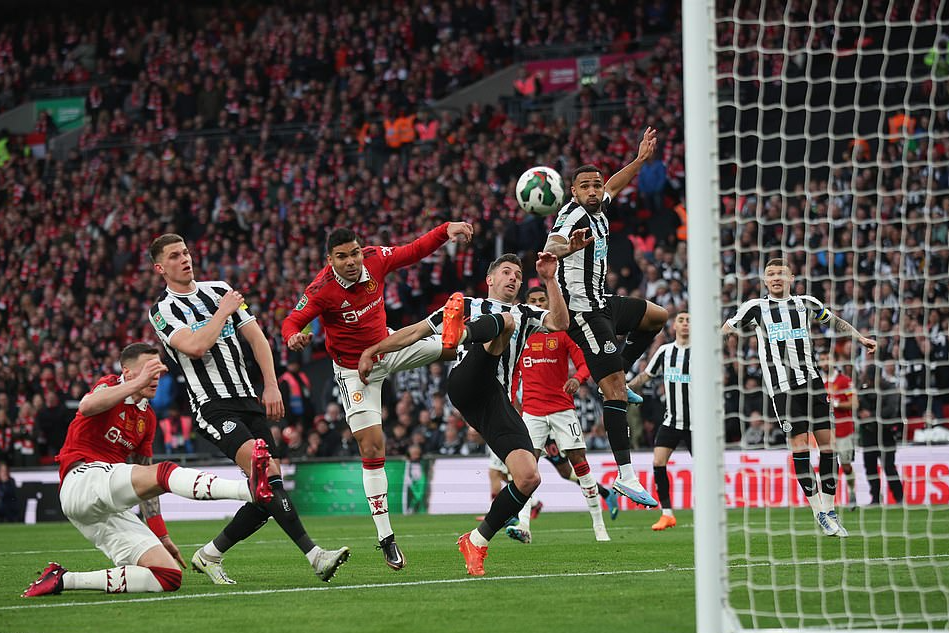 6 ph&uacute;t b&ugrave;ng nổ, Man United gi&agrave;nh danh hiệu v&ocirc; địch đầu ti&ecirc;n sau 6 năm - Ảnh 3.