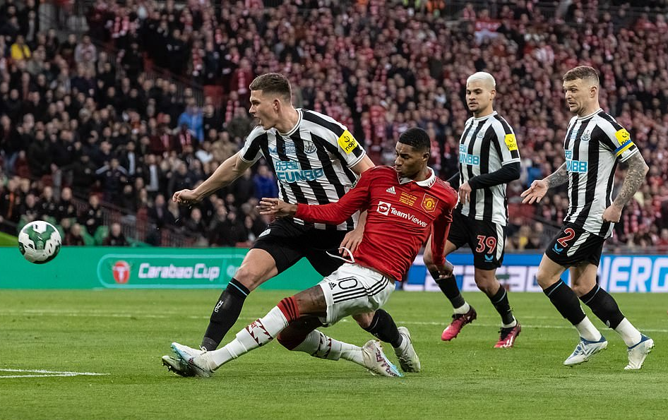 6 ph&uacute;t b&ugrave;ng nổ, Man United gi&agrave;nh danh hiệu v&ocirc; địch đầu ti&ecirc;n sau 6 năm - Ảnh 5.