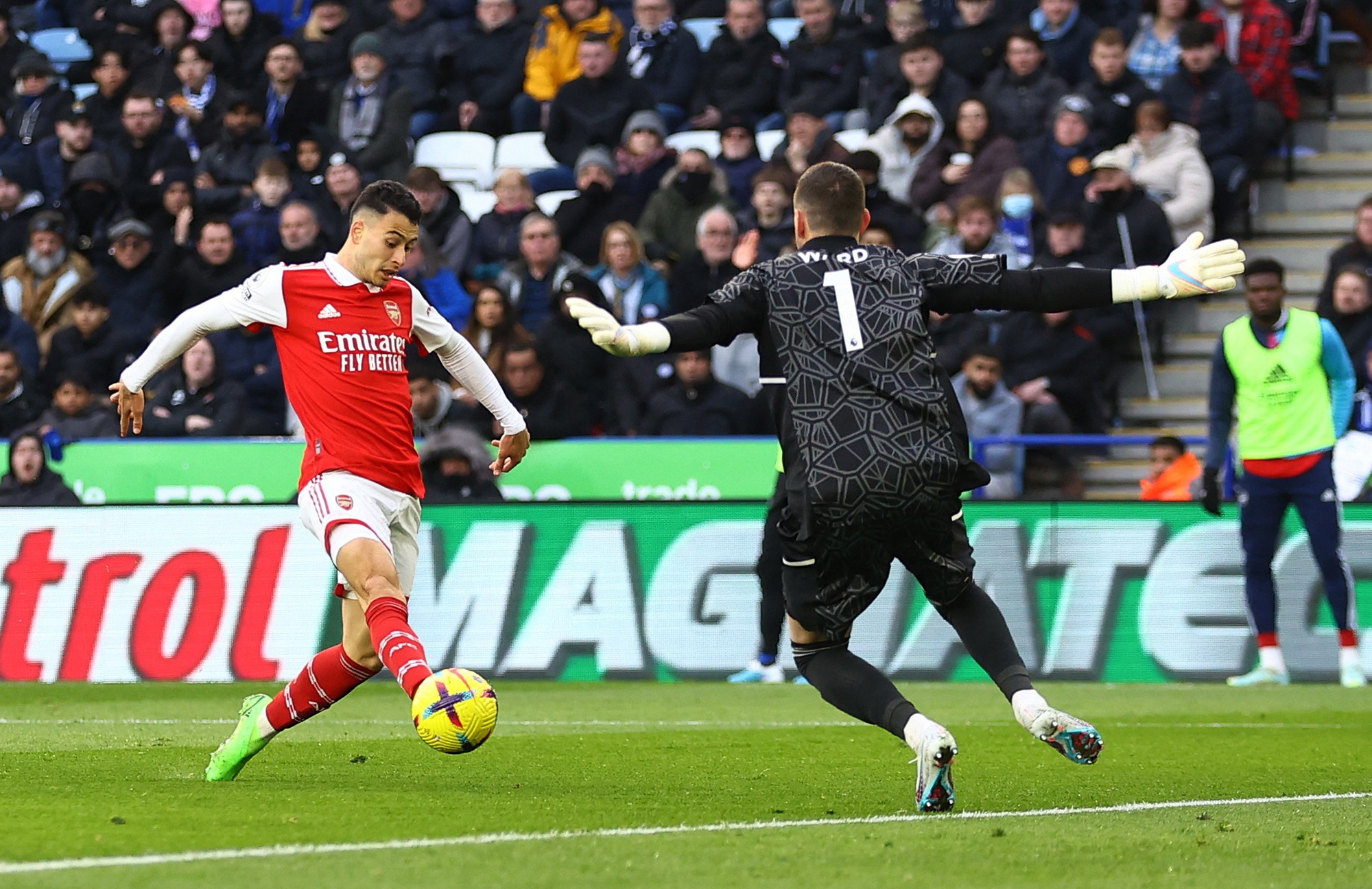 Man City bám sát ngôi đầu Arsenal, Liverpool hụt hơi giải Ngoại hạng - Ảnh 3.