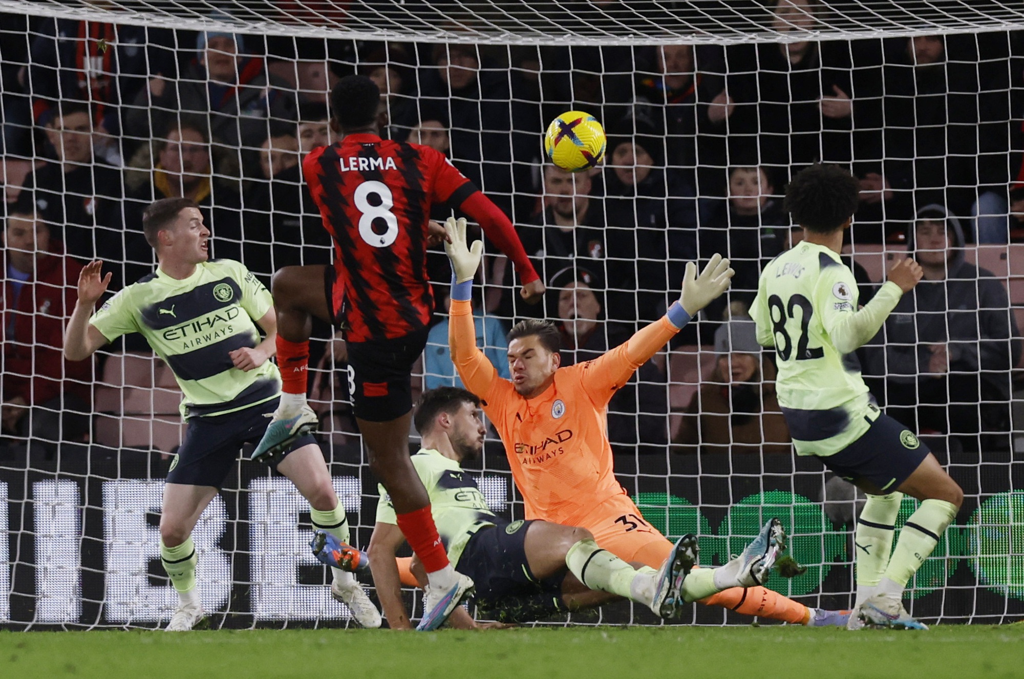 Man City bám sát ngôi đầu Arsenal, Liverpool hụt hơi giải Ngoại hạng - Ảnh 6.