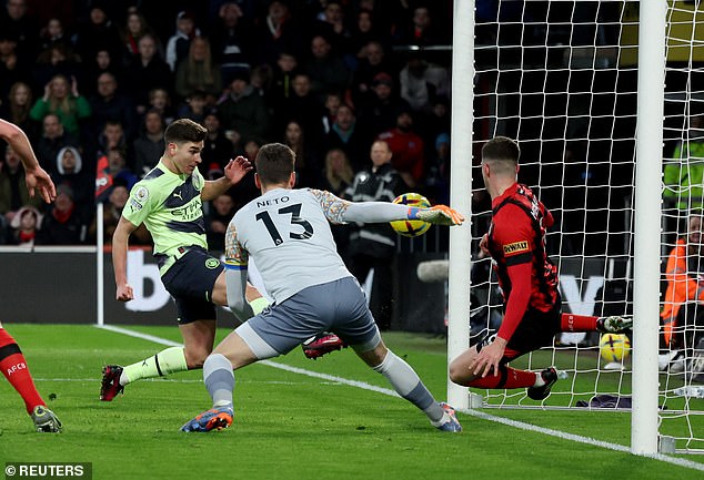 Man City bám sát ngôi đầu Arsenal, Liverpool hụt hơi giải Ngoại hạng - Ảnh 4.