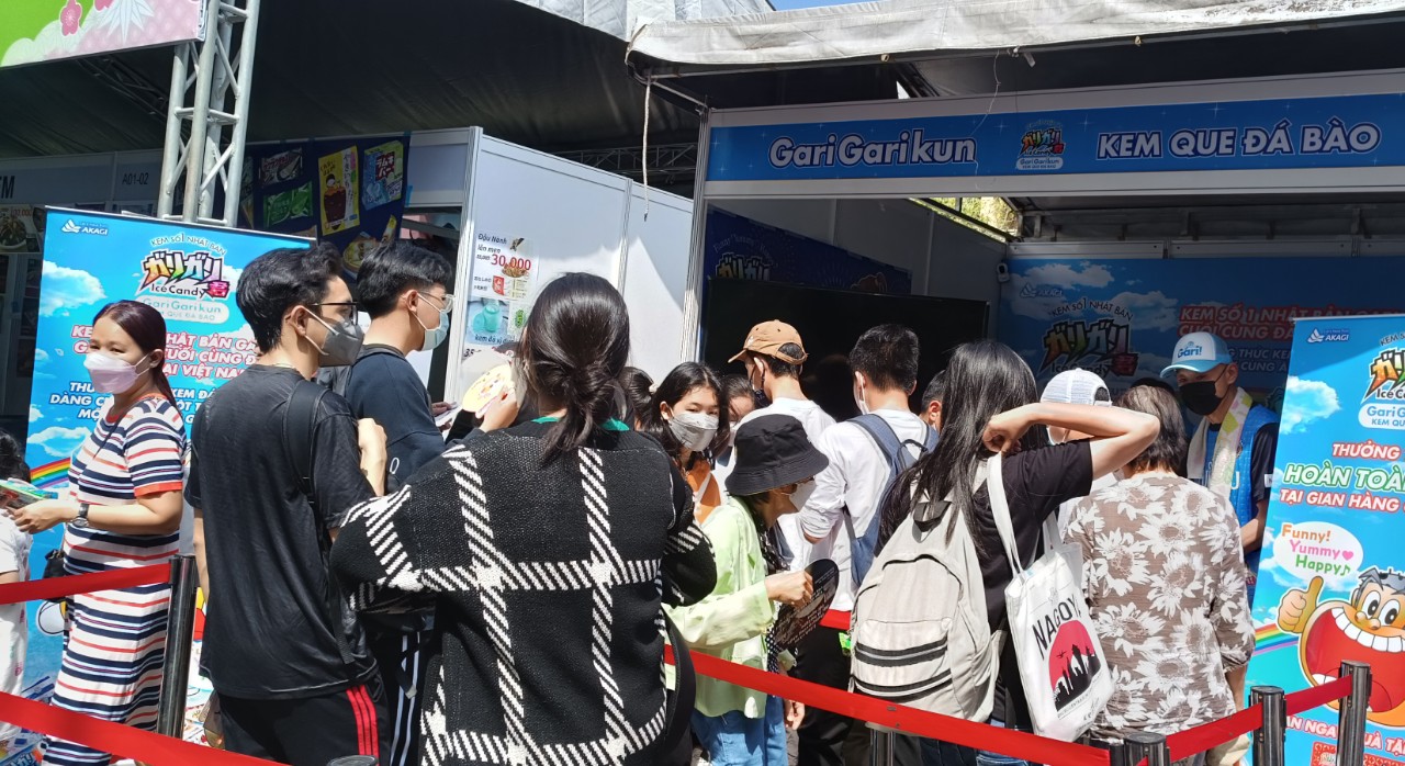 Giới trẻ TP HCM chen nhau đi h&oacute;a trang cosplay, ăn sushi tại lễ hội Việt &ndash; Nhật 2023 - Ảnh 9.