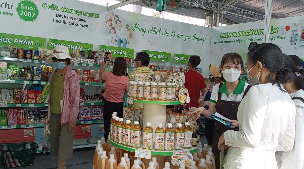 Giới trẻ TP HCM chen nhau đi h&oacute;a trang cosplay, ăn sushi tại lễ hội Việt &ndash; Nhật 2023 - Ảnh 13.