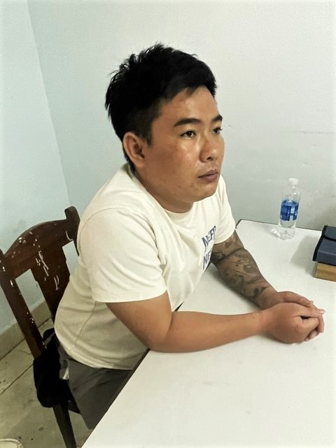 Đ&agrave; Nẵng: Ch&acirc;n dung nghi phạm đột nhập cửa h&agrave;ng FPT, trộm tiền tỉ - Ảnh 2.