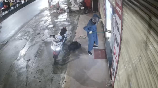 Chân dung nghi phạm đột nhập cửa hàng FPT, trộm tiền tỉ
