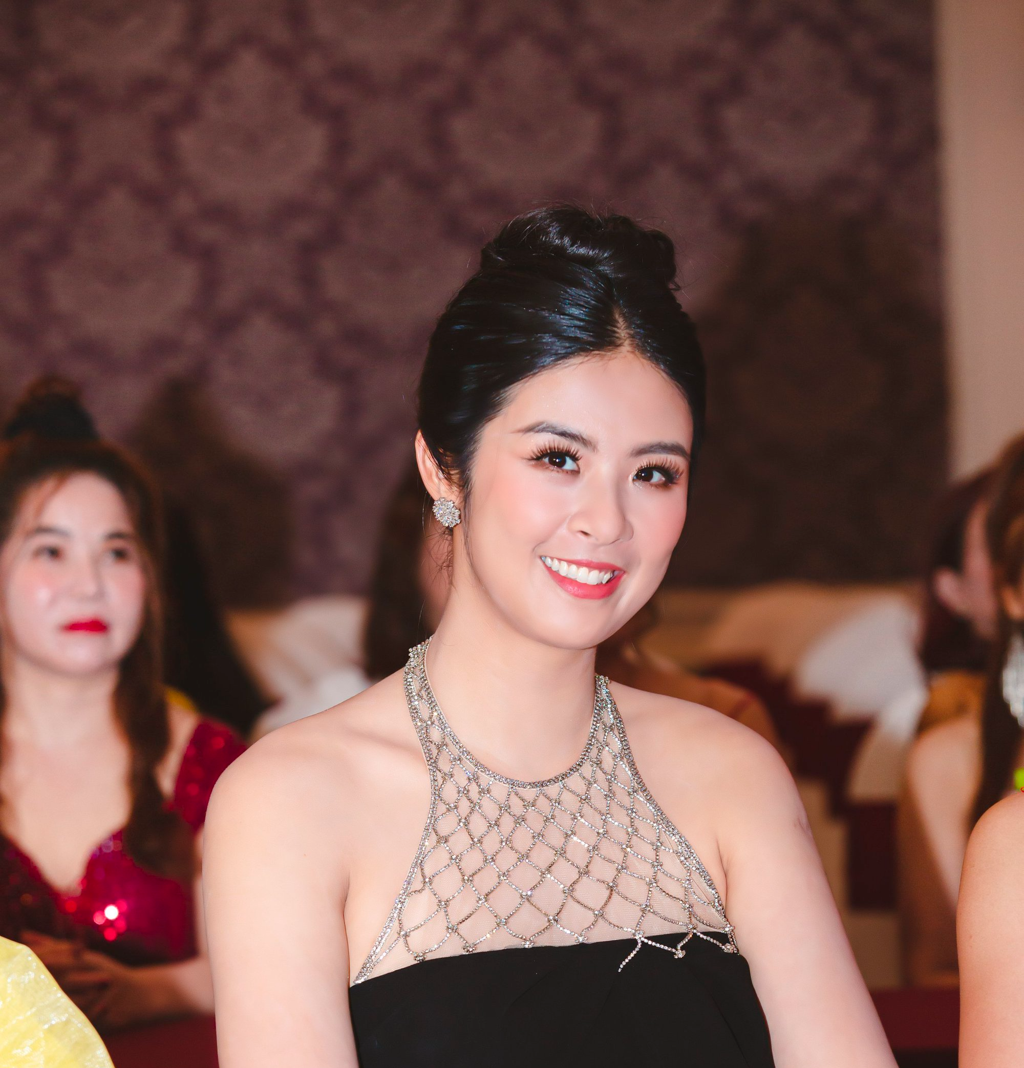 Hoa hậu Ngọc Hân đính chính chuyện làm dâu nhà giàu