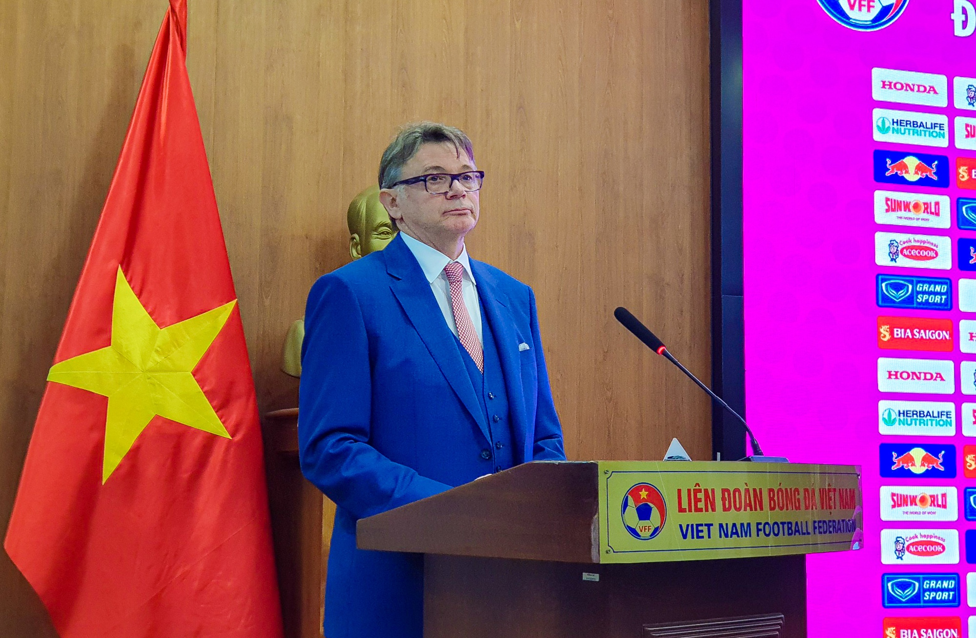 Ông Philippe Troussier nói gì khi trở thành HLV trưởng Đội tuyển bóng đá Việt Nam? - Ảnh 3.