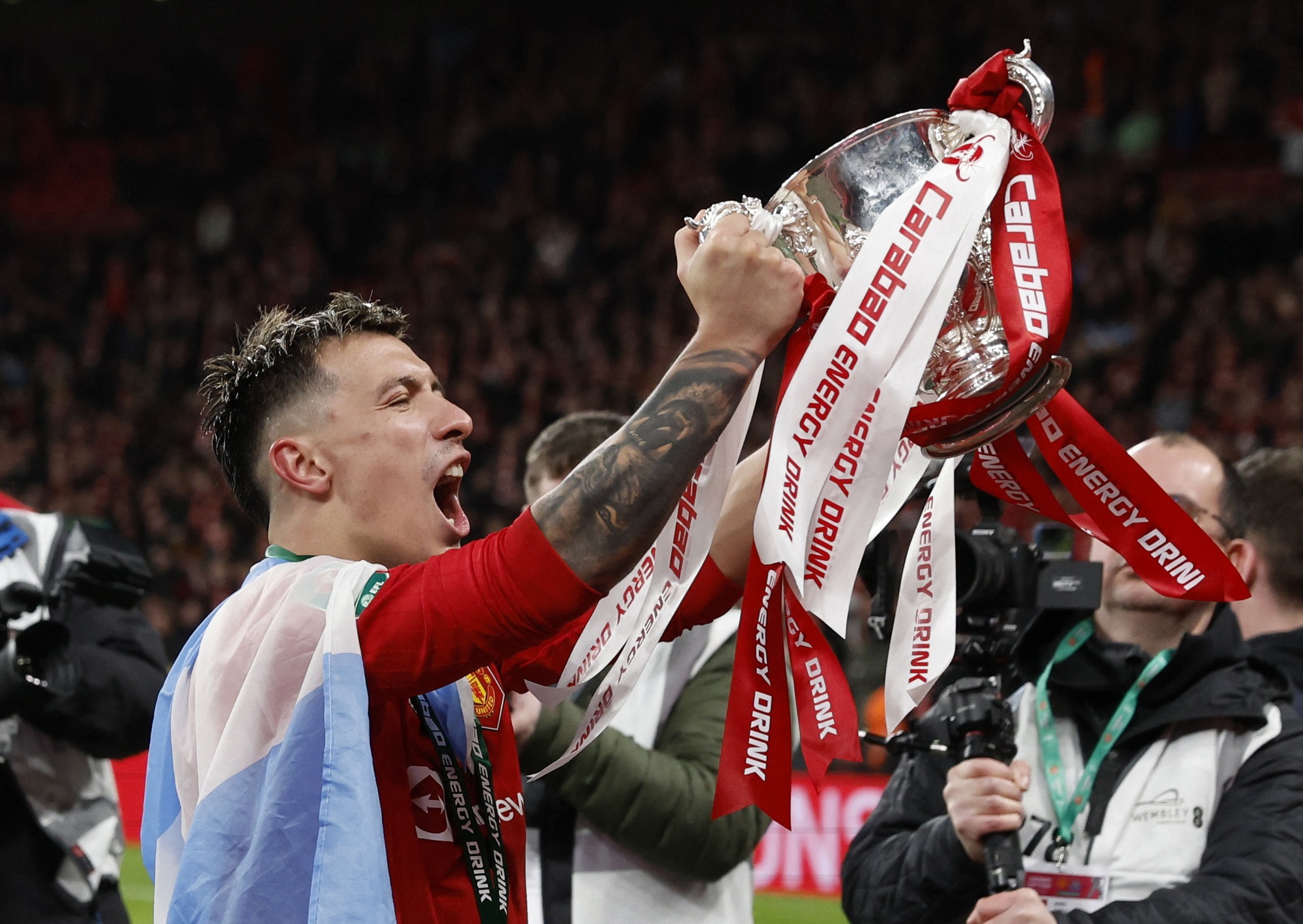 Cảm xúc vỡ òa đêm đăng quang League Cup của Man United - Ảnh 8.