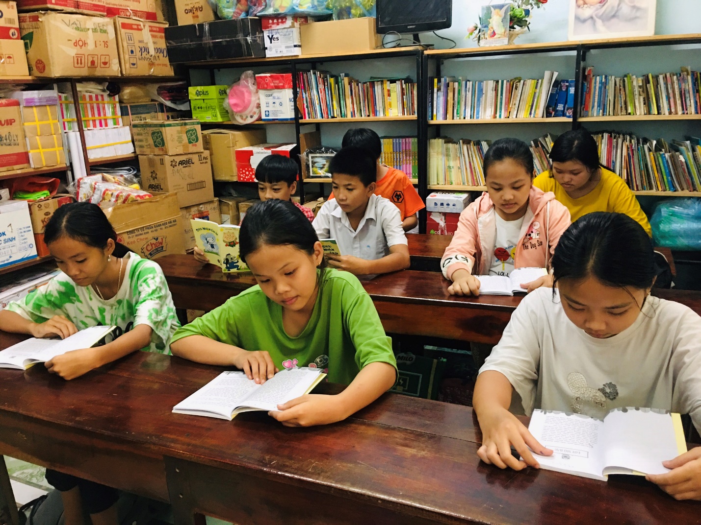 Tác giả sách Hồng Đào: Nguyện nửa đời còn lại để đền đáp - Ảnh 2.