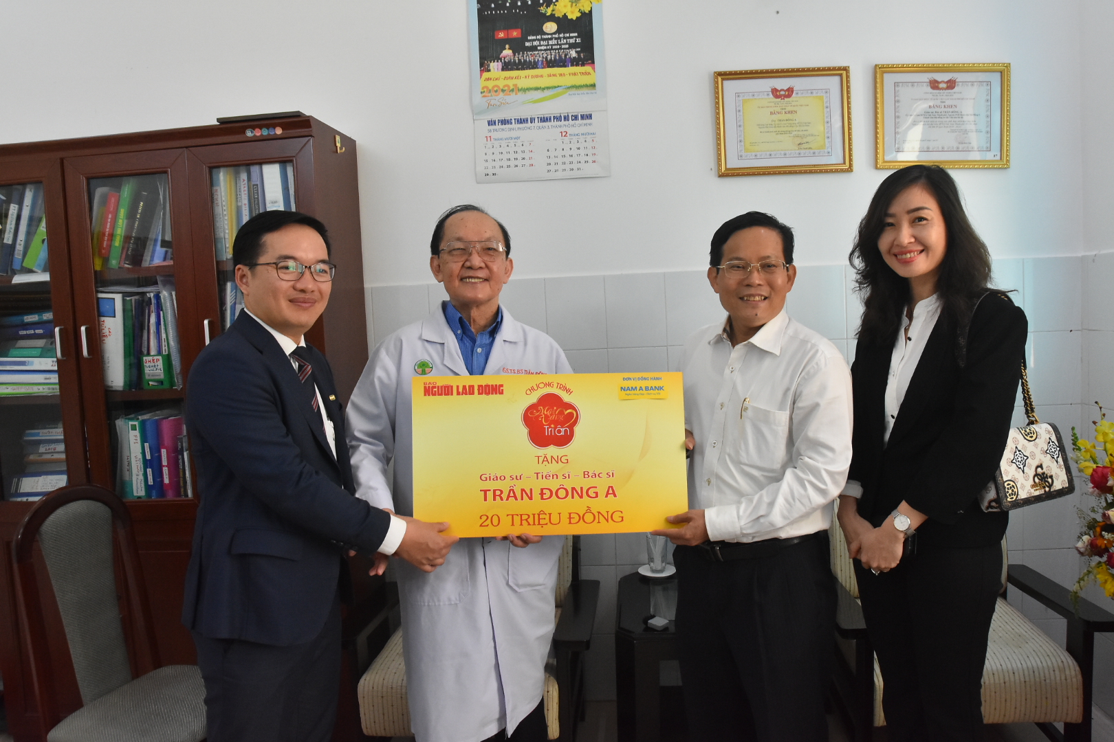 “Mai Vàng tri ân” đến với GS-BS Trần Đông A, GS-BS Nguyễn Chấn Hùng