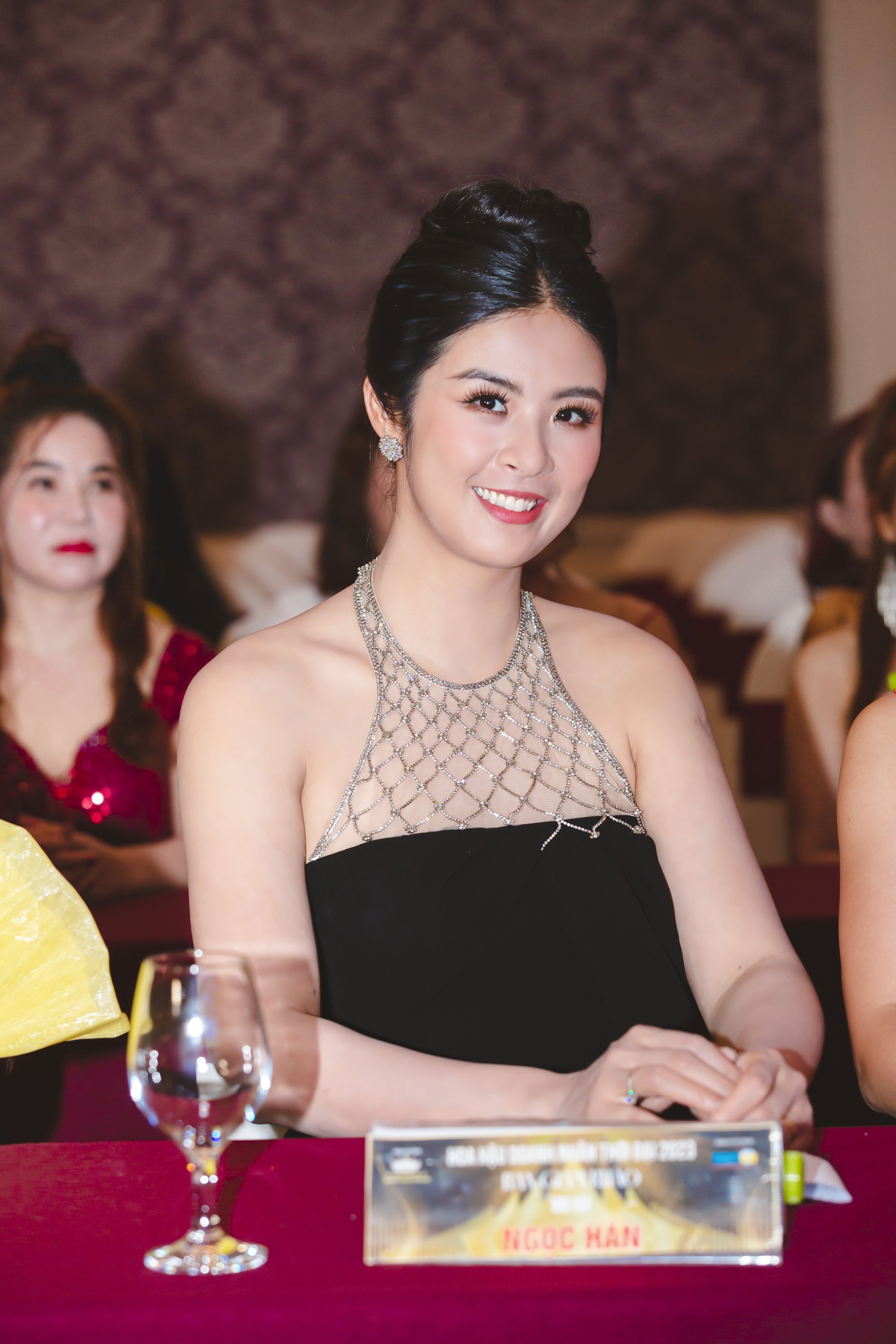 Hoa hậu Ngọc H&acirc;n đ&iacute;nh ch&iacute;nh chuyện l&agrave;m d&acirc;u nh&agrave; gi&agrave;u - Ảnh 2.