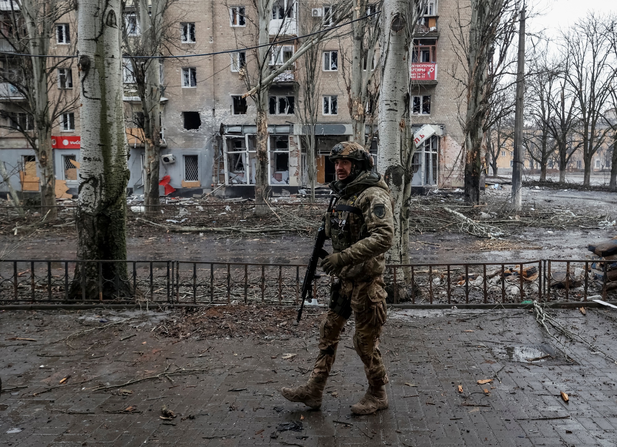 Bakhmut n&oacute;ng th&ecirc;m, nh&acirc;n vật quan trọng của Mỹ đến Ukraine - Ảnh 1.