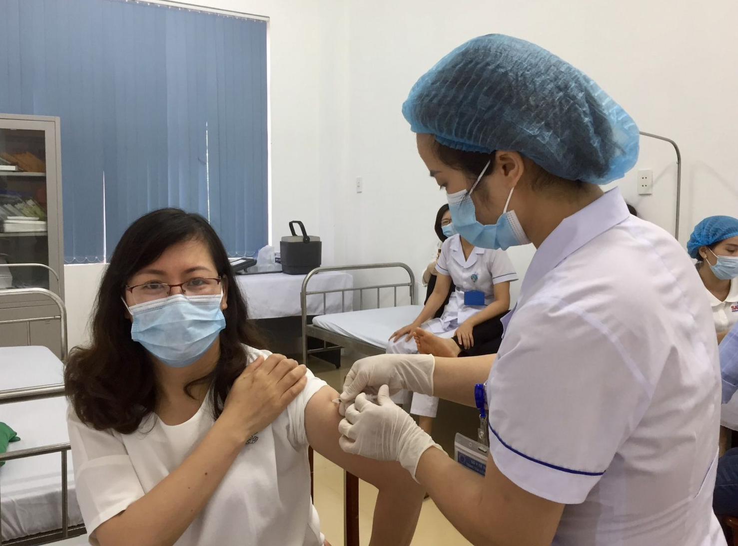Dịch COVID-19 hôm nay: Số người tiêm vắc-xin tăng vọt