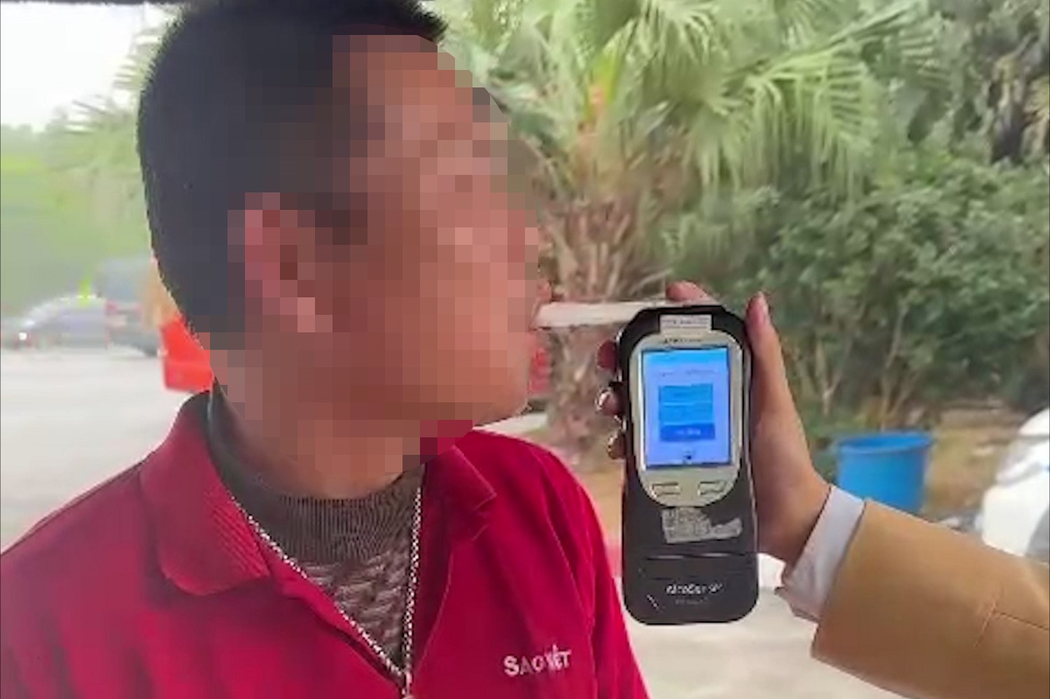 Phát hiện tài xế lái xe khách 40 chỗ trên cao tốc có nồng độ cồn ở mức "kịch khung"