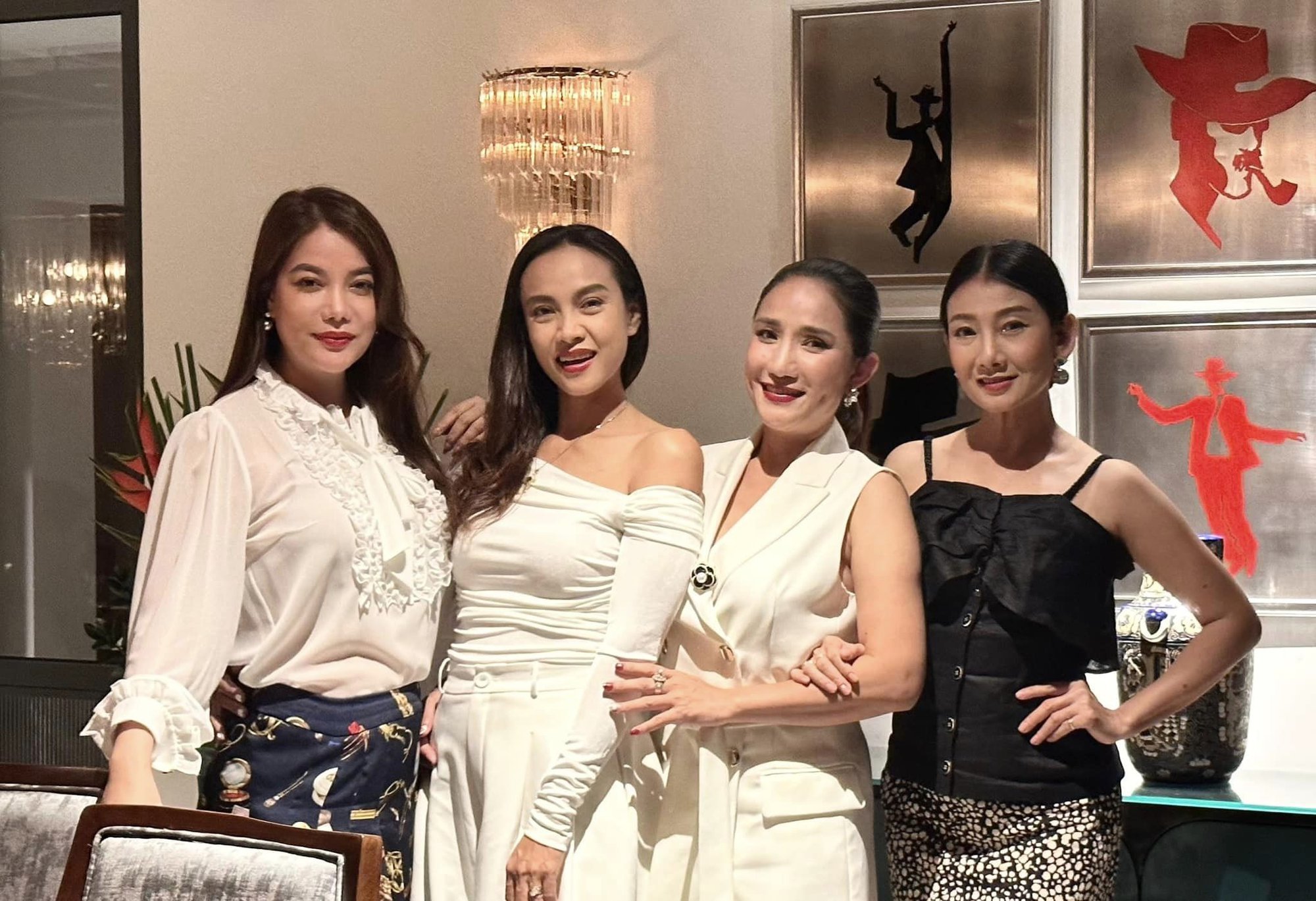Trương Ngọc Ánh và dàn sao “Đồng tiền xương máu” tụ hội