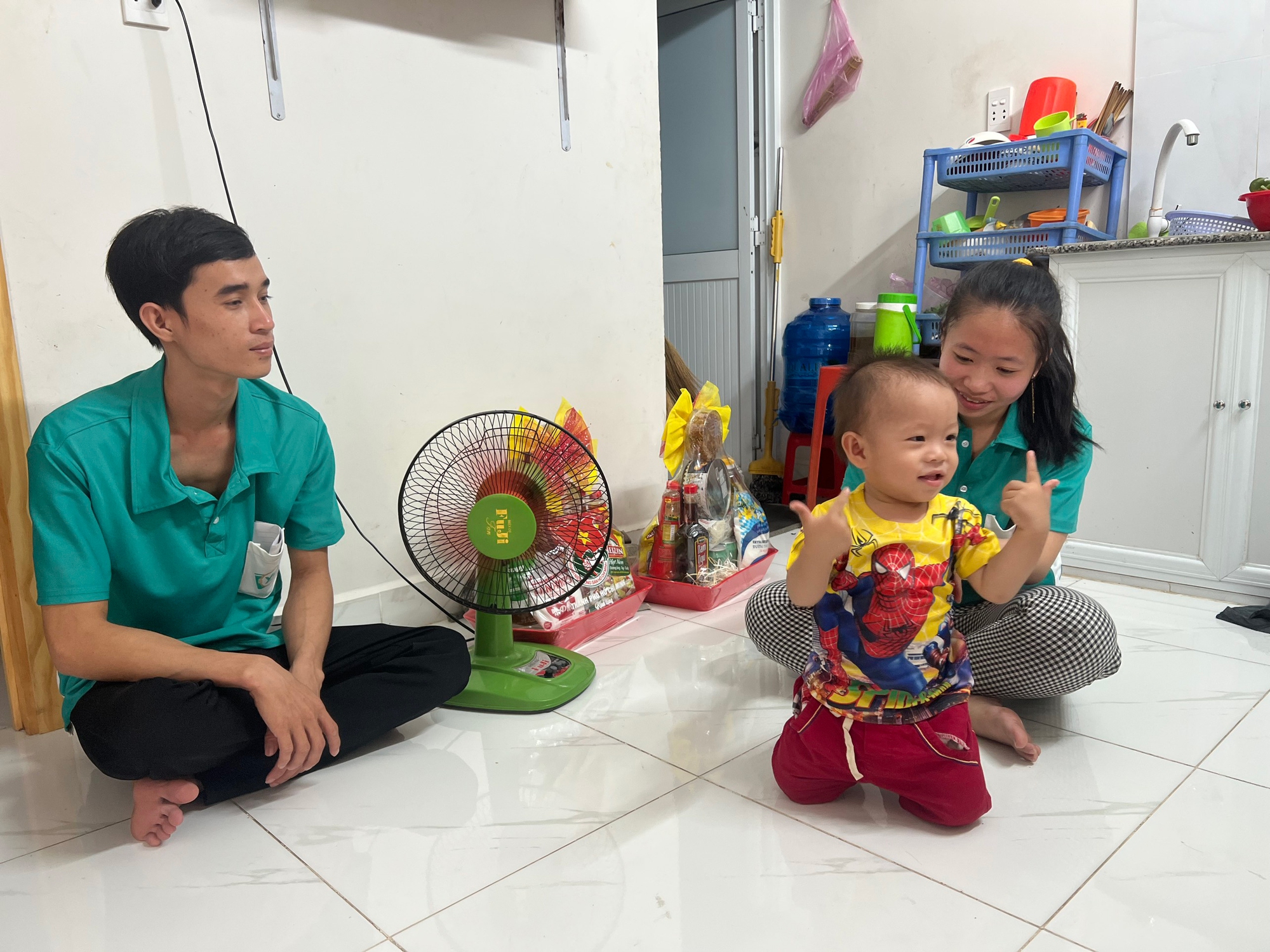 Lao động mất việc ngóng tiền hỗ trợ