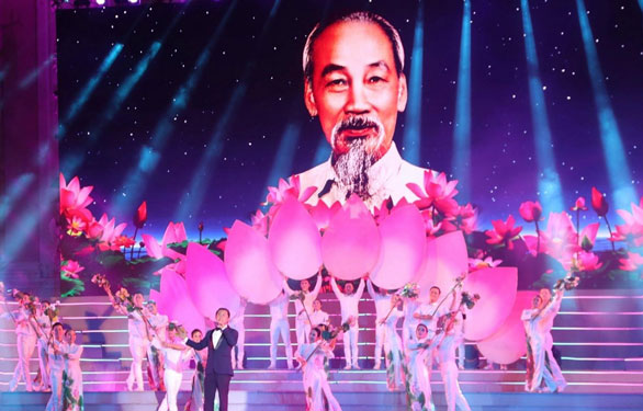 Chương trình nghệ thuật "Tự hào Đảng quang vinh"