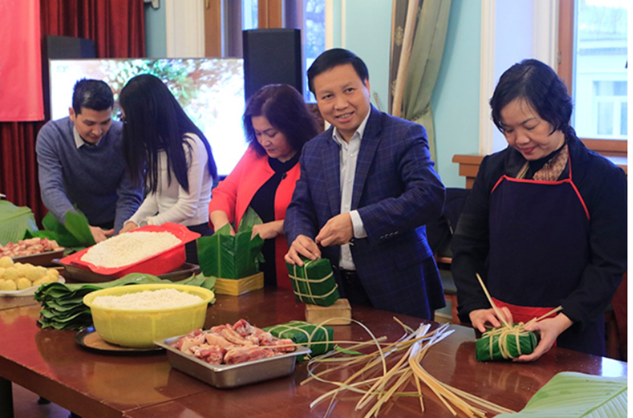 CUỘC THI VIẾT HƯƠNG VỊ TẾT:  B&aacute;nh chưng Việt theo bước người xa xứ - Ảnh 5.