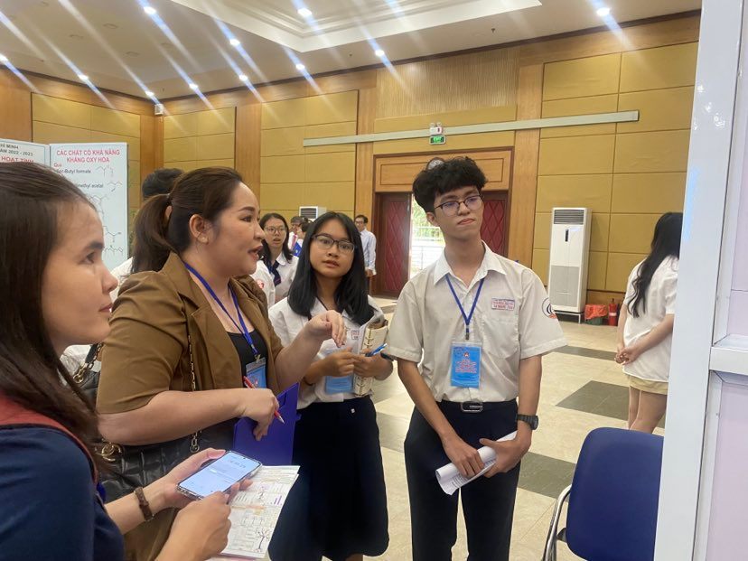 Sản phẩm nghi&ecirc;n cứu khoa học của học sinh c&oacute; thể sơ s&agrave;i nhưng trung thực - Ảnh 2.