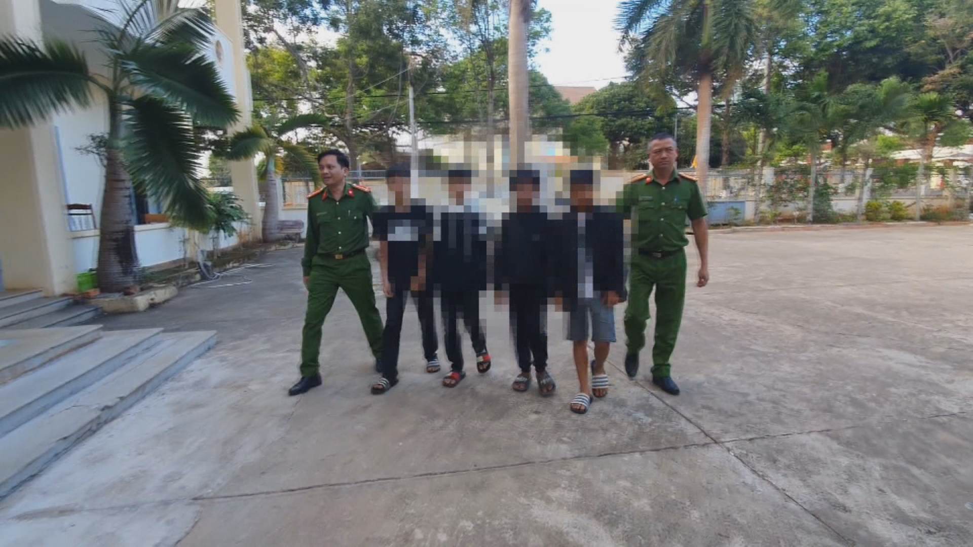 Đằng sau cuộc sống lang thang của nhóm thiếu niên ở TP Buôn Ma Thuột