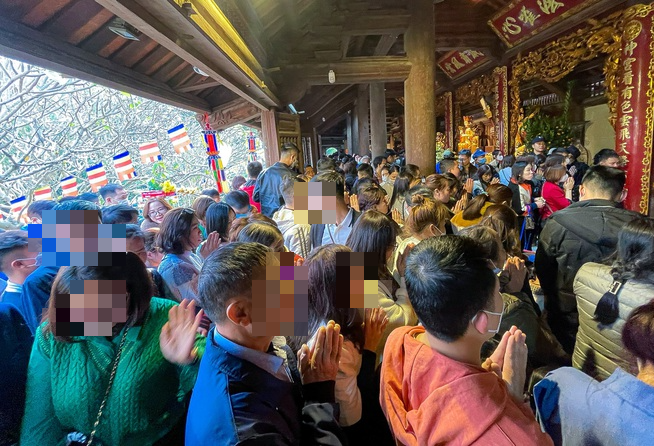 Chen nhau lễ hội, du xuân, làm sao để tránh mắc COVID-19?
