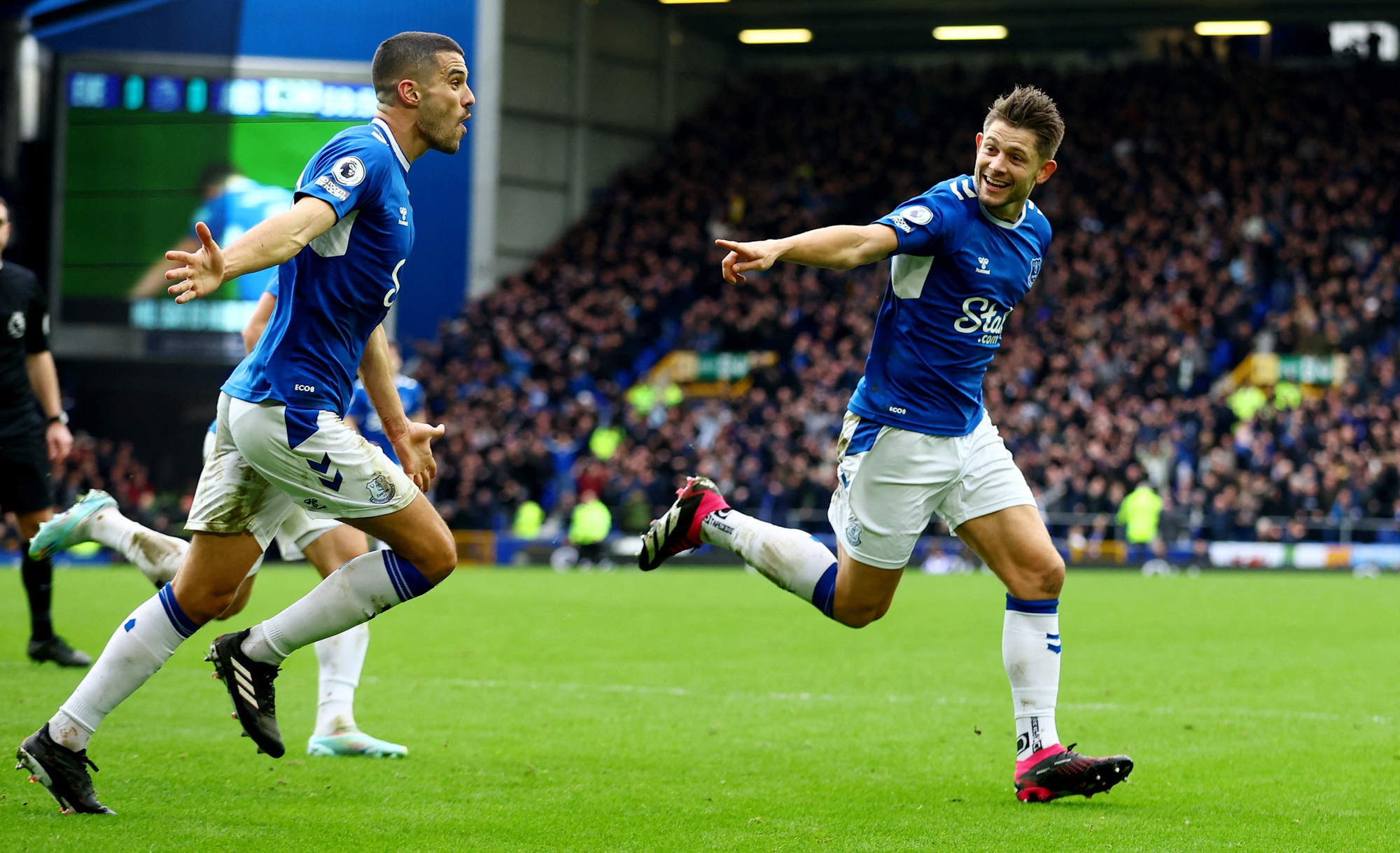 Arsenal thua sốc đội áp chót, Everton bay cao ở Goodison Park - Ảnh 6.