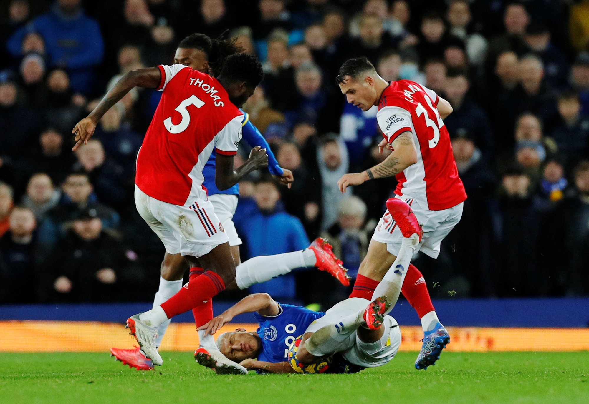 Dự đoán Ngoại hạng Anh: Arsenal lấn át kẻ khốn khó, Man City quyết đua ngôi đầu