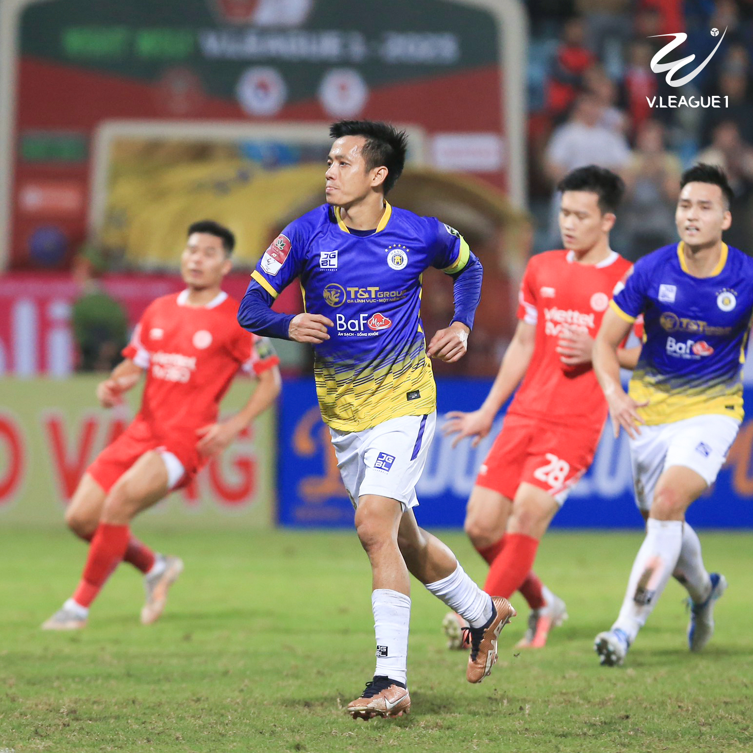 Đương kim v&ocirc; địch H&agrave; Nội FC bị cầm ch&acirc;n ng&agrave;y ra qu&acirc;n V-League 2023 - Ảnh 6.