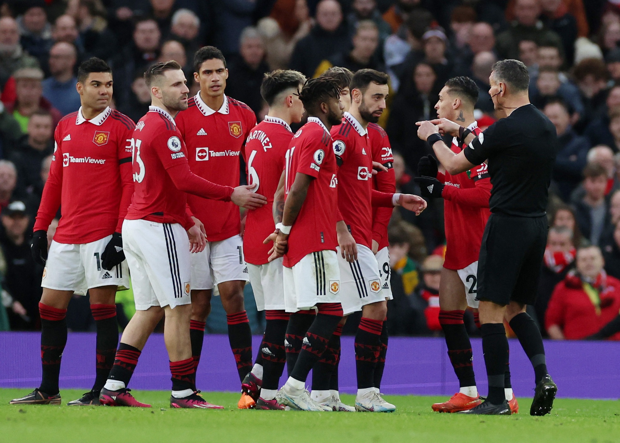 Thắng chật vật Crystal Palace, Man United vào Top 3 Ngoại hạng Anh