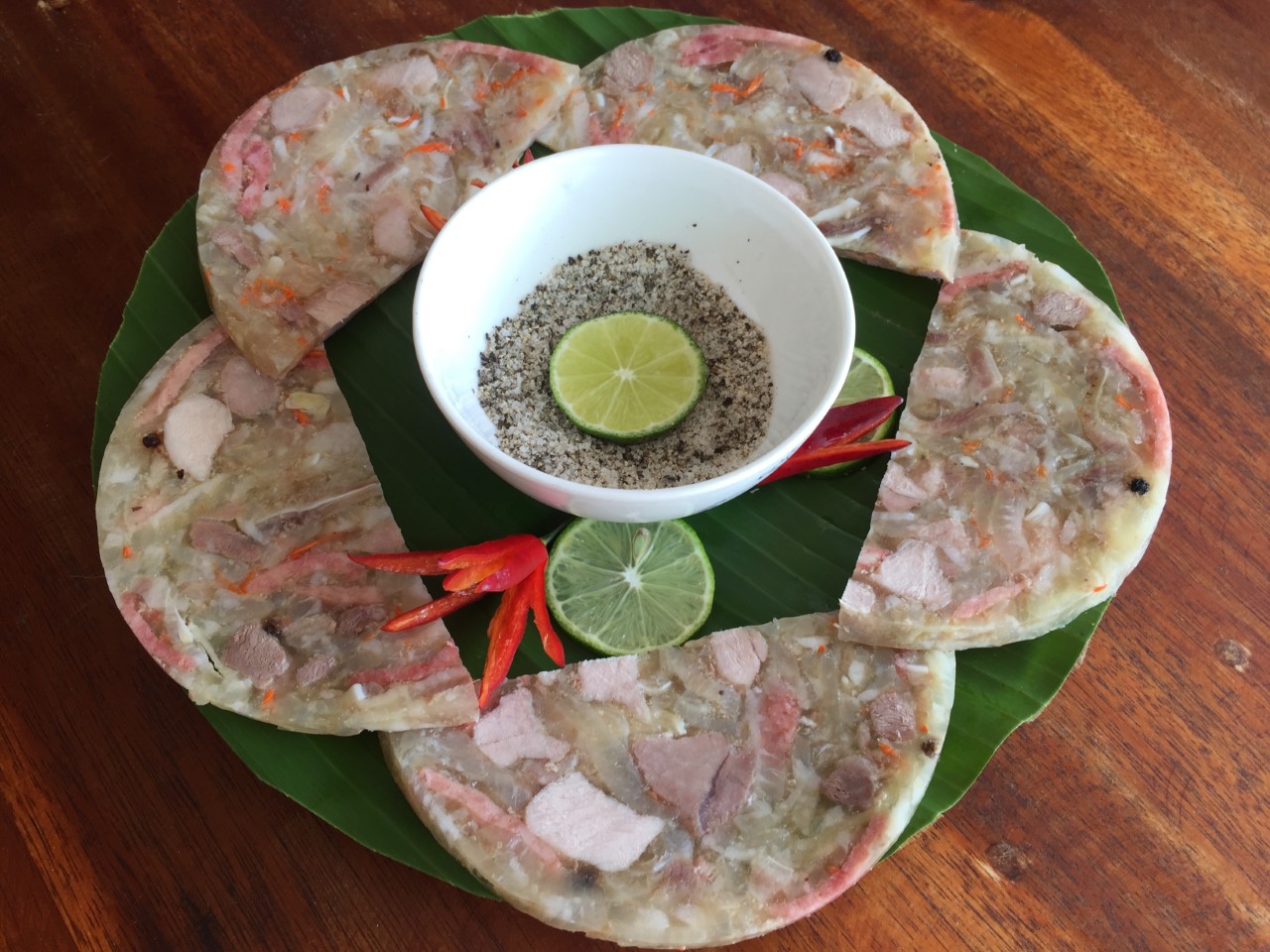 CUỘC THI VIẾT "HƯƠNG VỊ TẾT": Chả lạnh da heo, nhà nghèo cũng Tết