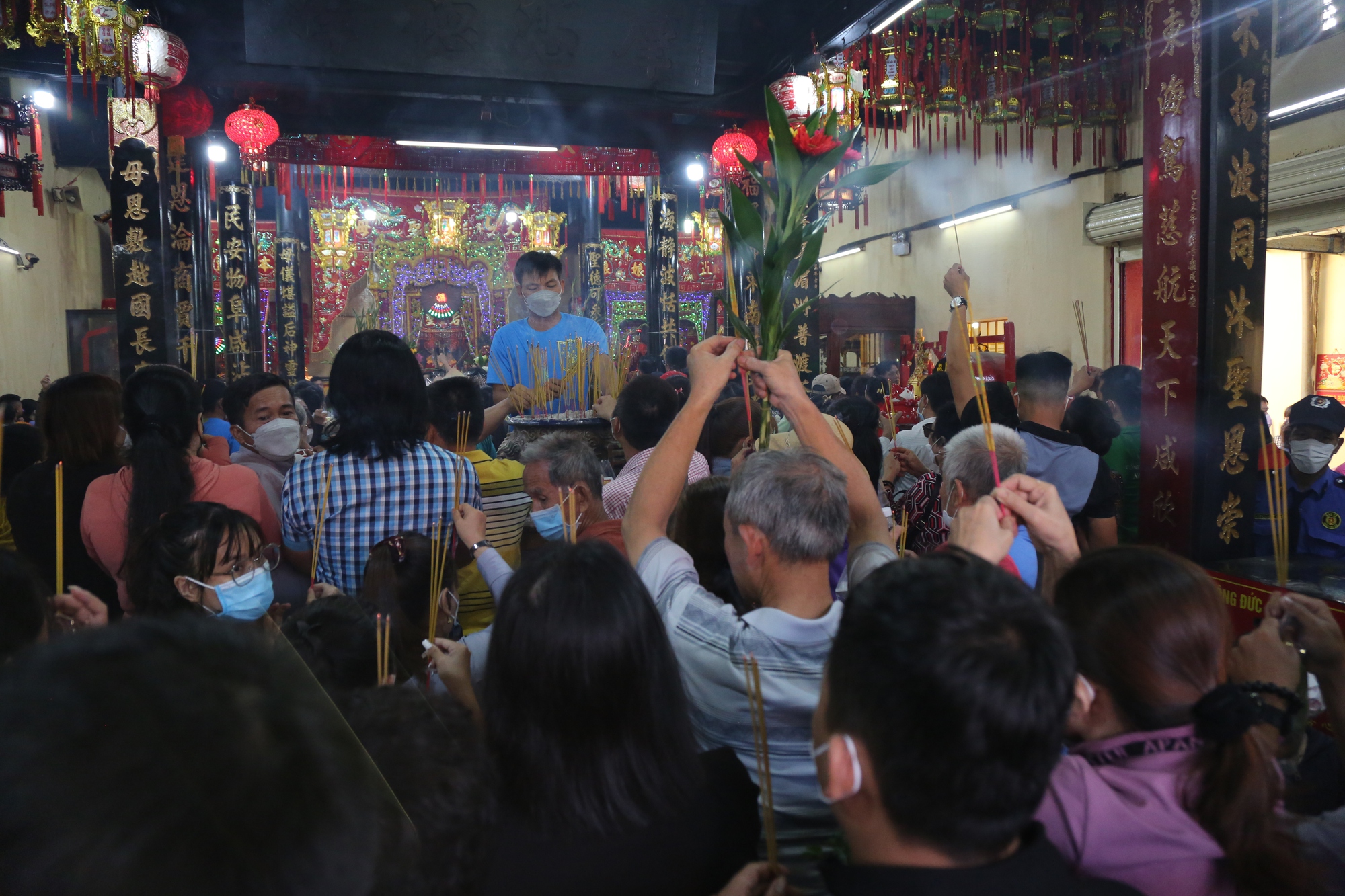 Lễ hội rằm th&aacute;ng Gi&ecirc;ng c&oacute; một kh&ocirc;ng hai ở B&igrave;nh Dương - Ảnh 6.