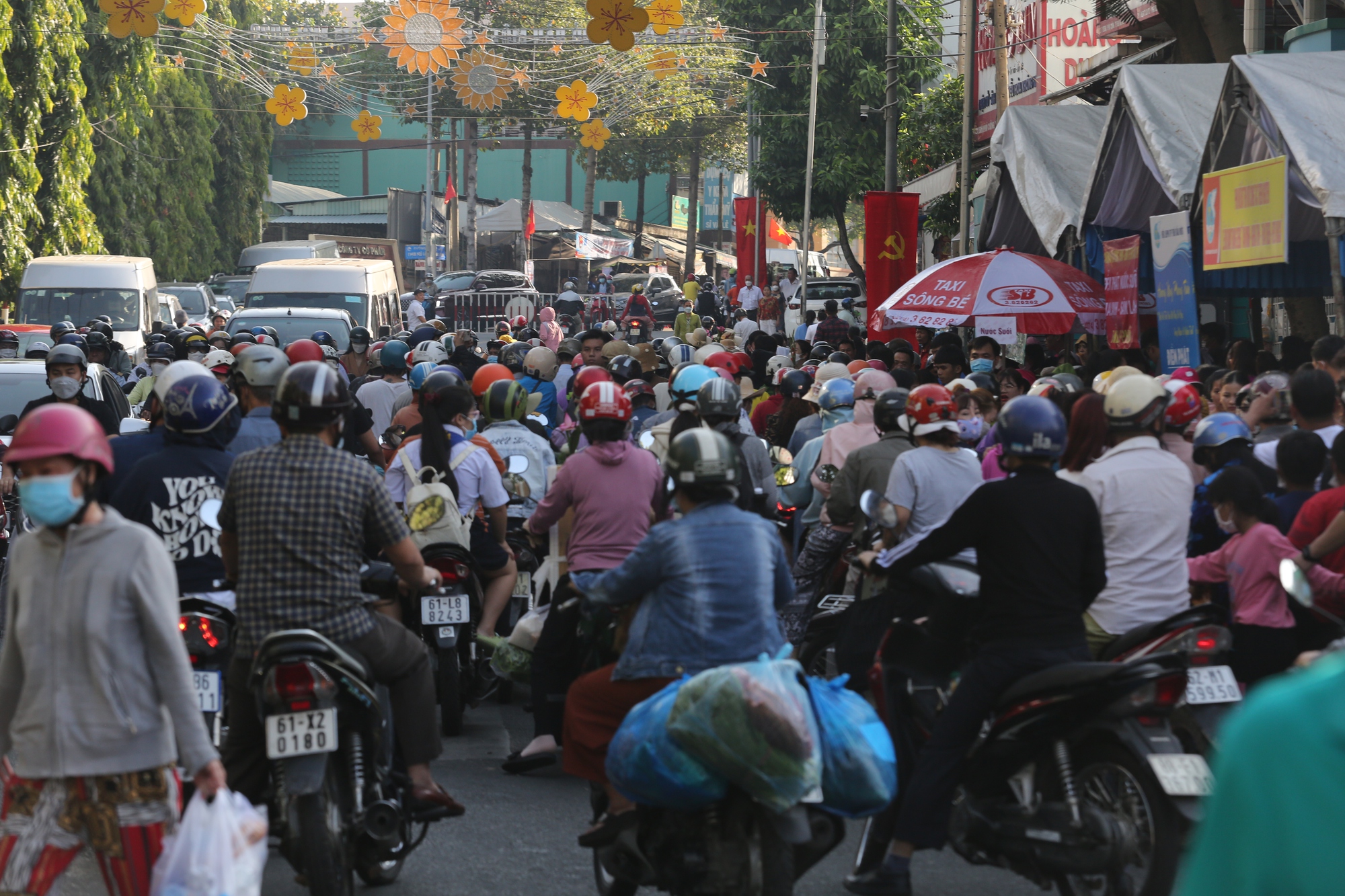 Lễ hội rằm th&aacute;ng Gi&ecirc;ng c&oacute; một kh&ocirc;ng hai ở B&igrave;nh Dương - Ảnh 14.